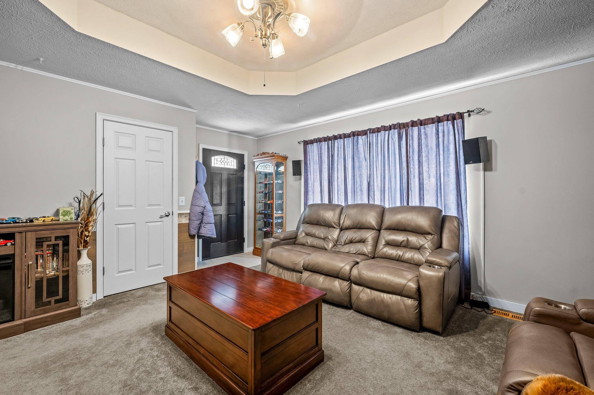 105 W Oak Street