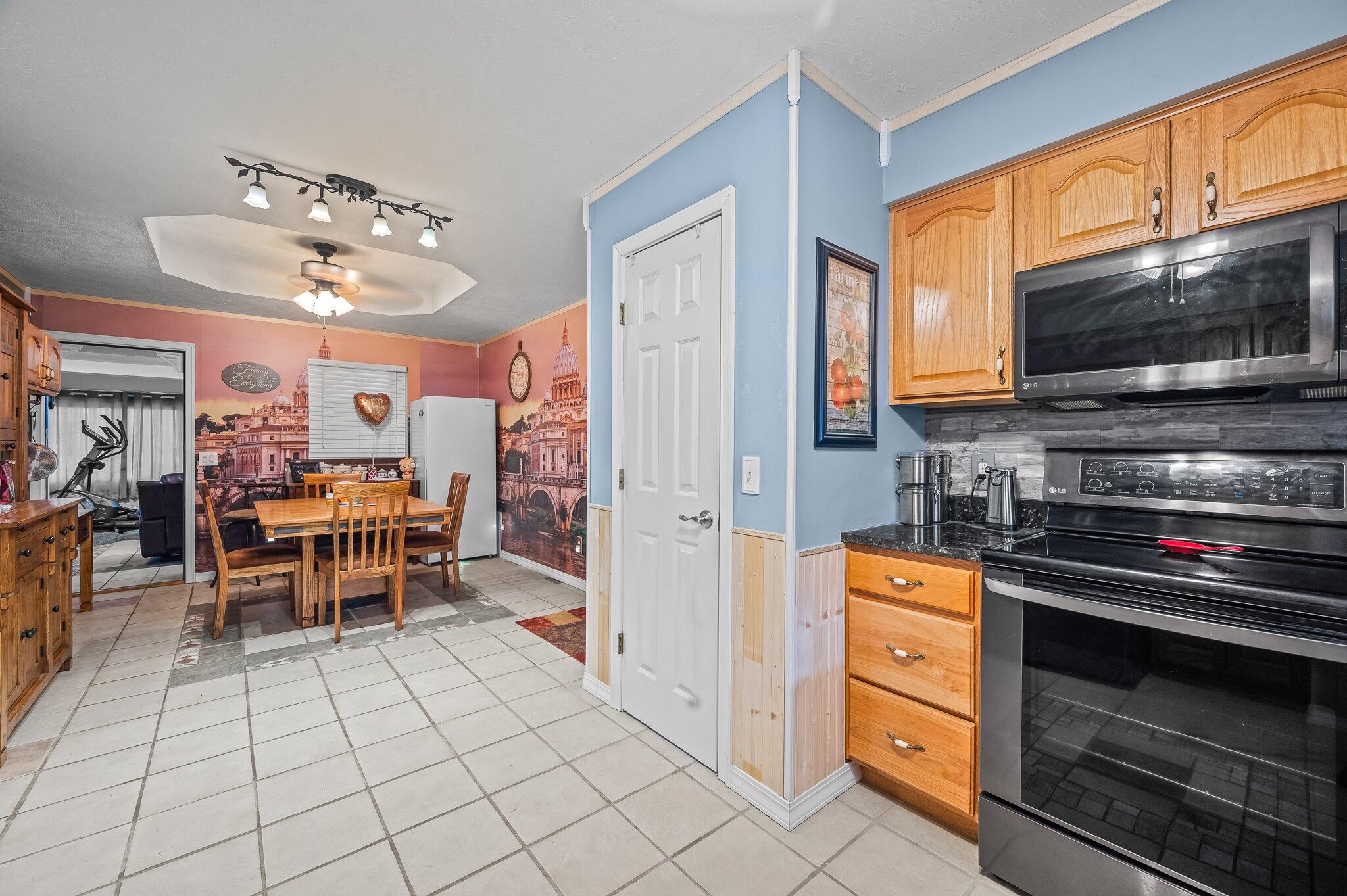 105 W Oak Street