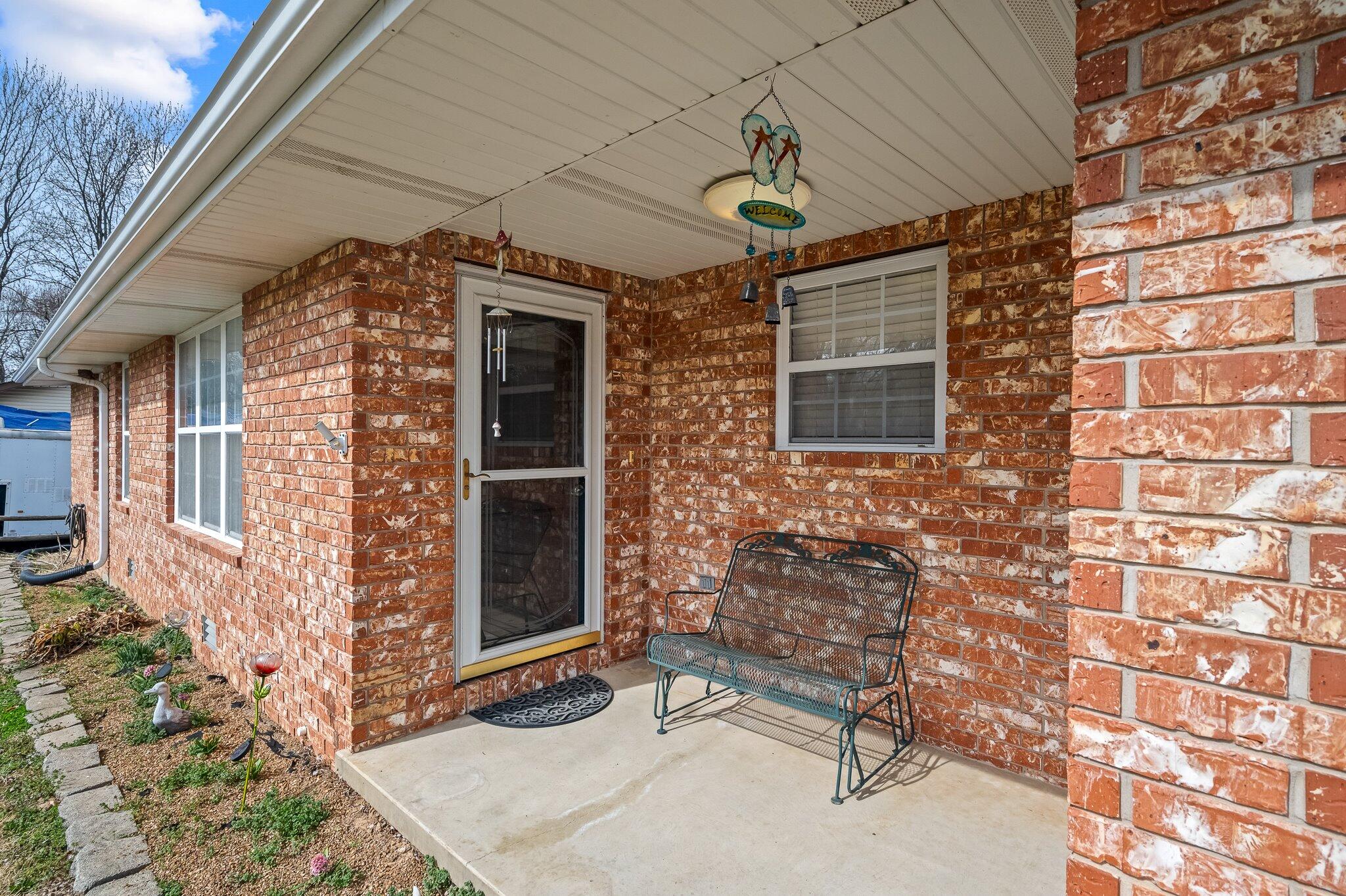 105 W Oak Street