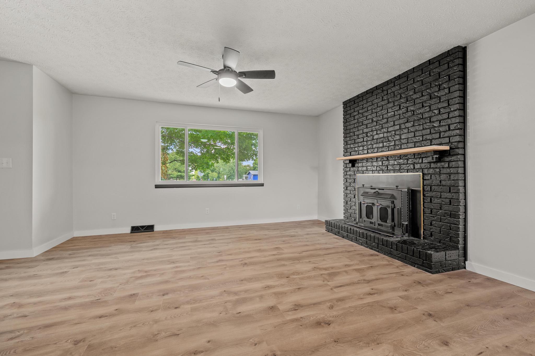 302 W Howard Avenue