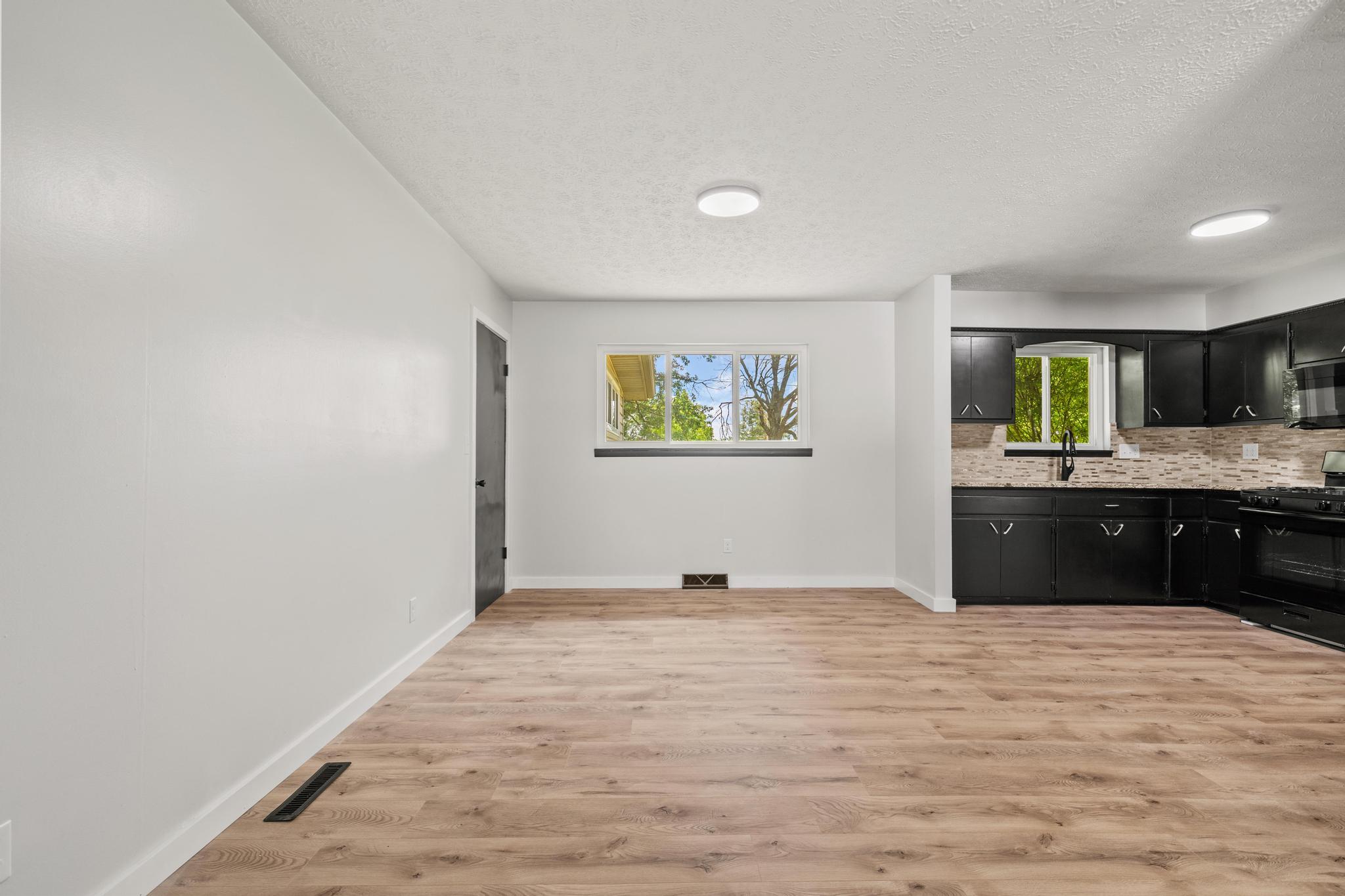 302 W Howard Avenue