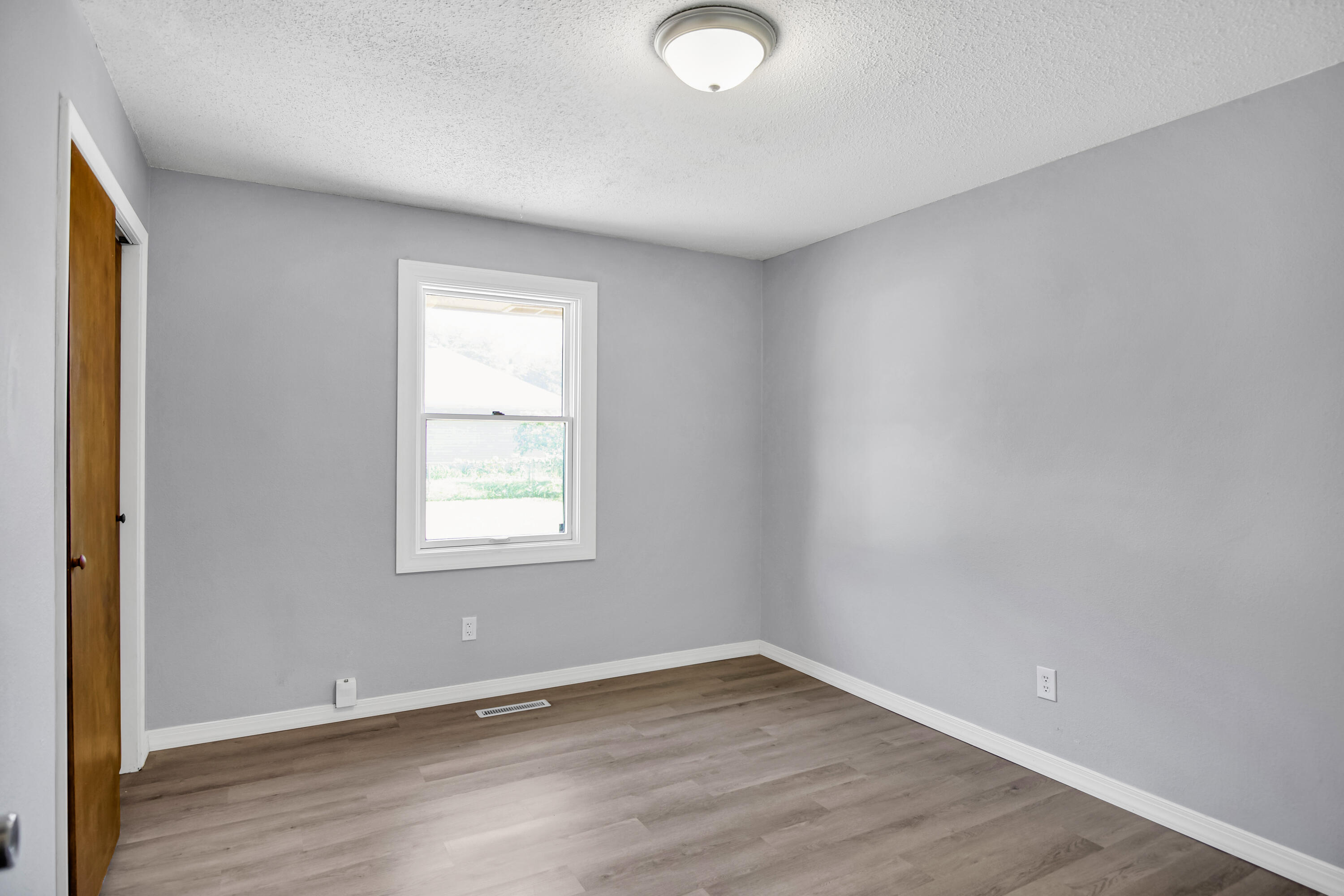 3217 W Riverside Street