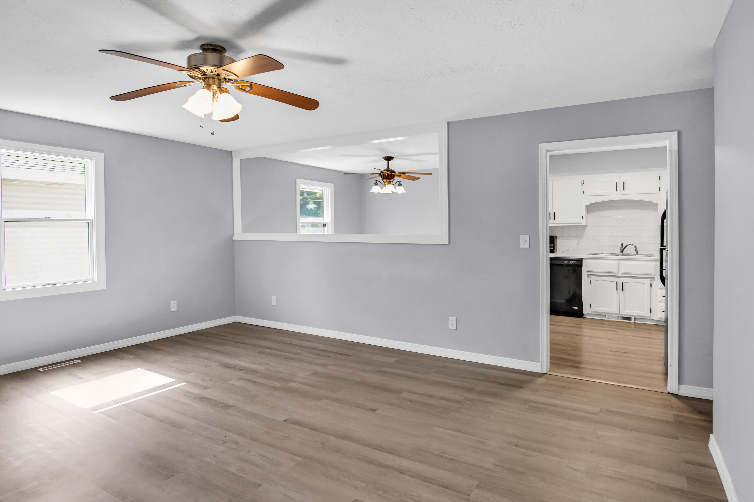 3217 W Riverside Street