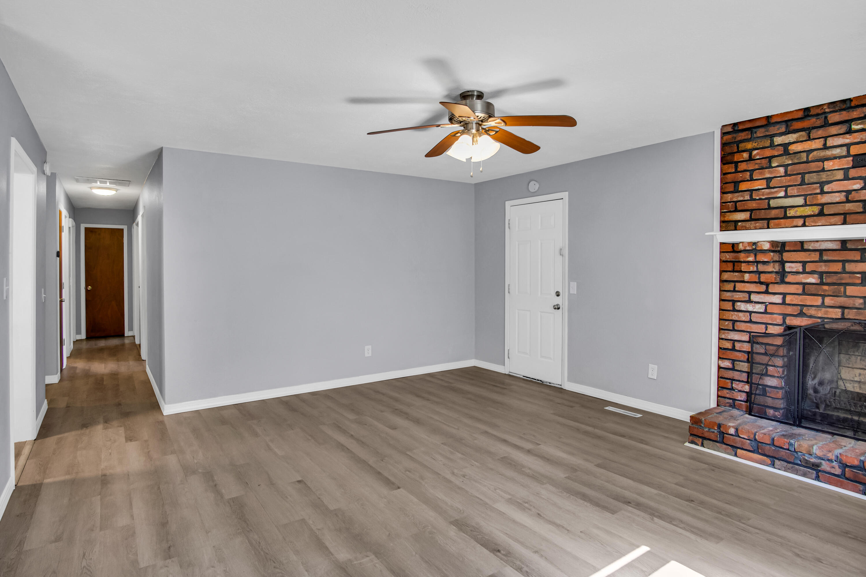 3217 W Riverside Street