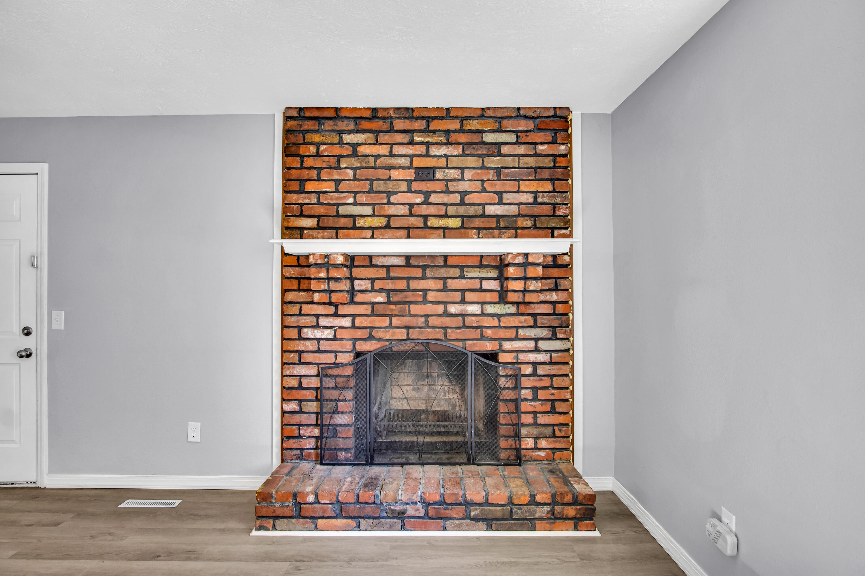 3217 W Riverside Street