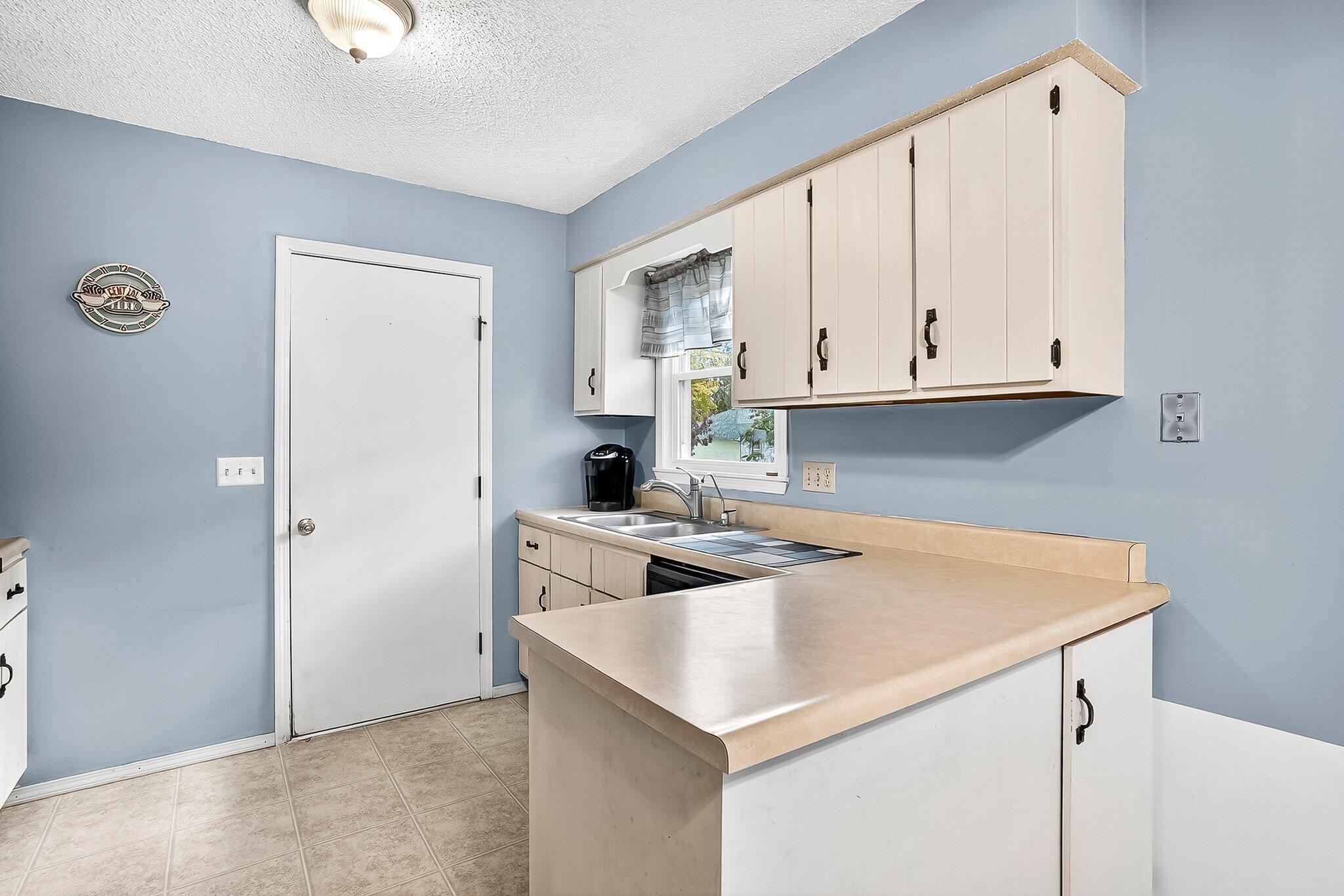 3849 S Leawood Avenue