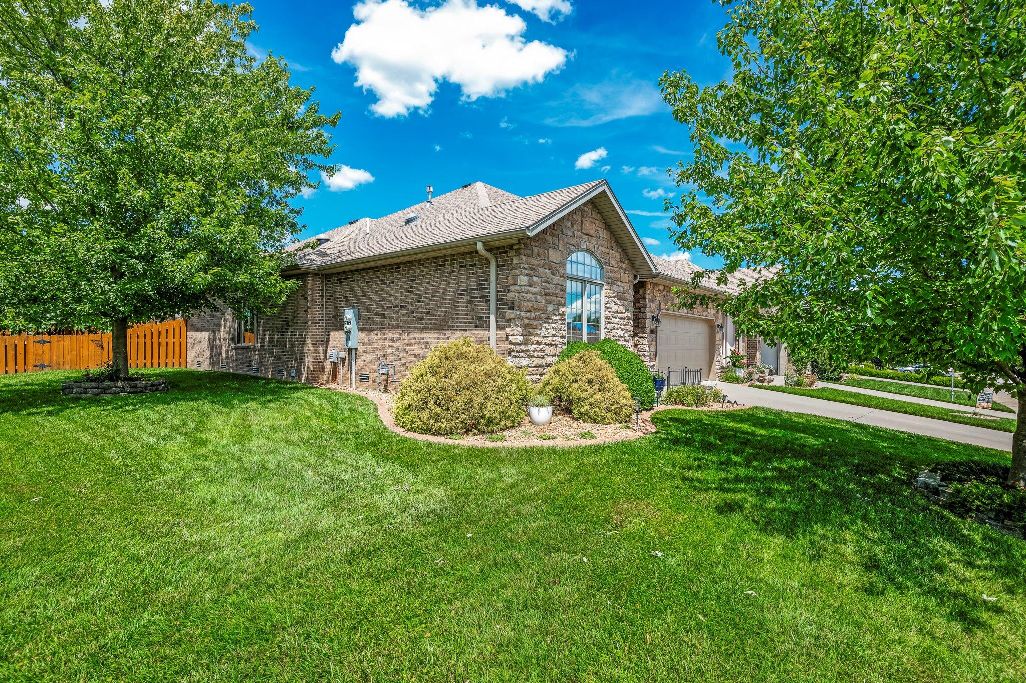2419 W Deerbrooke Trail