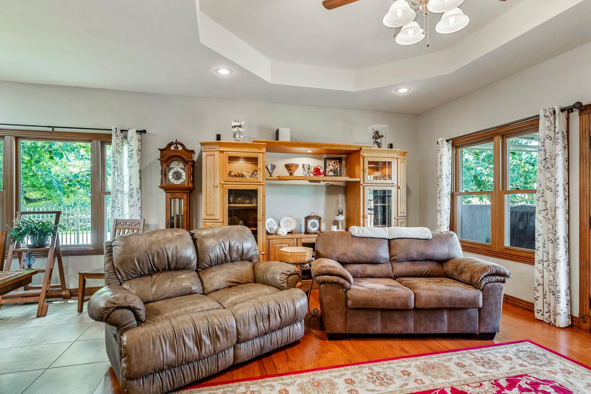 2419 W Deerbrooke Trail