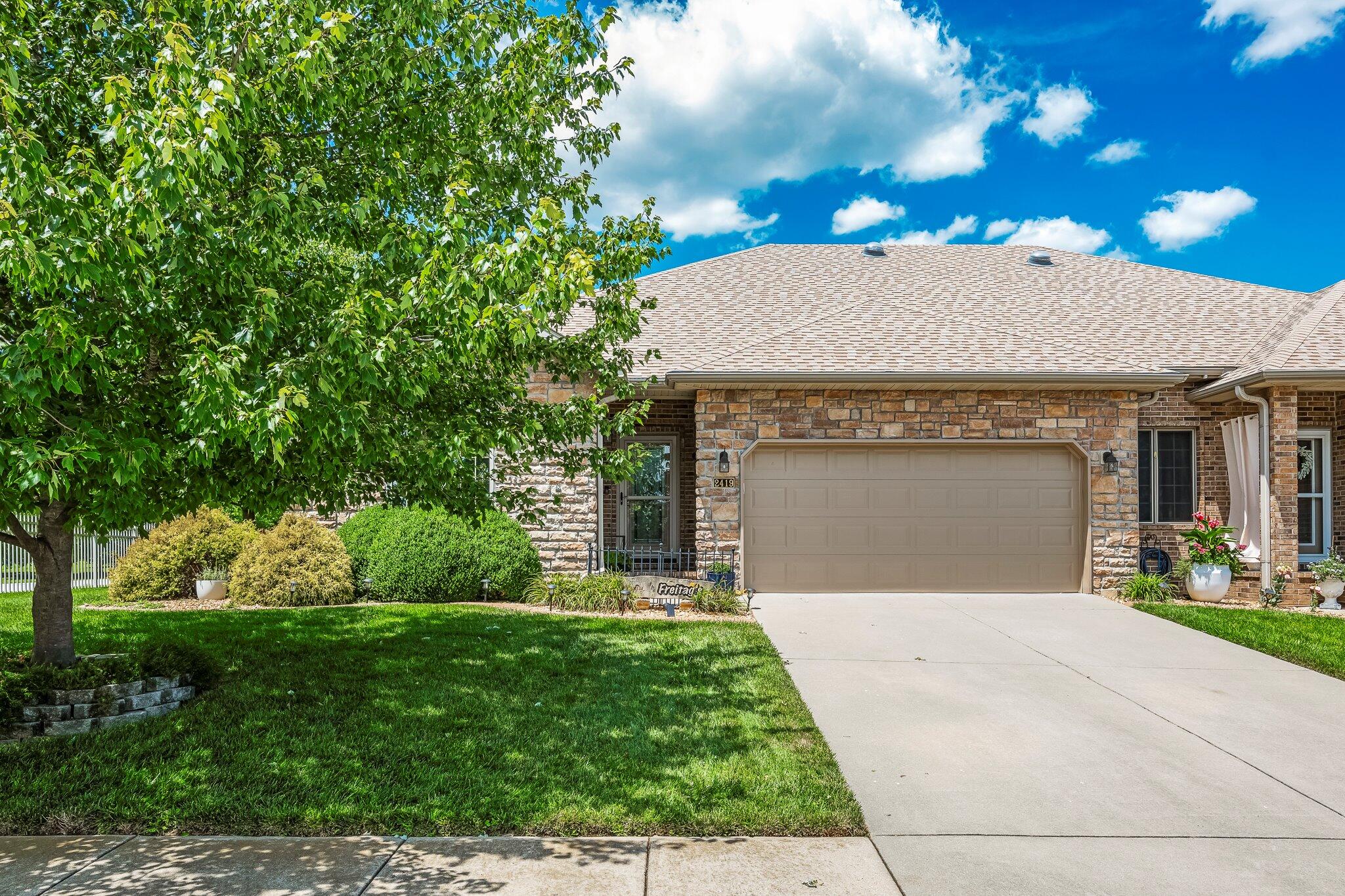2419 W Deerbrooke Trail