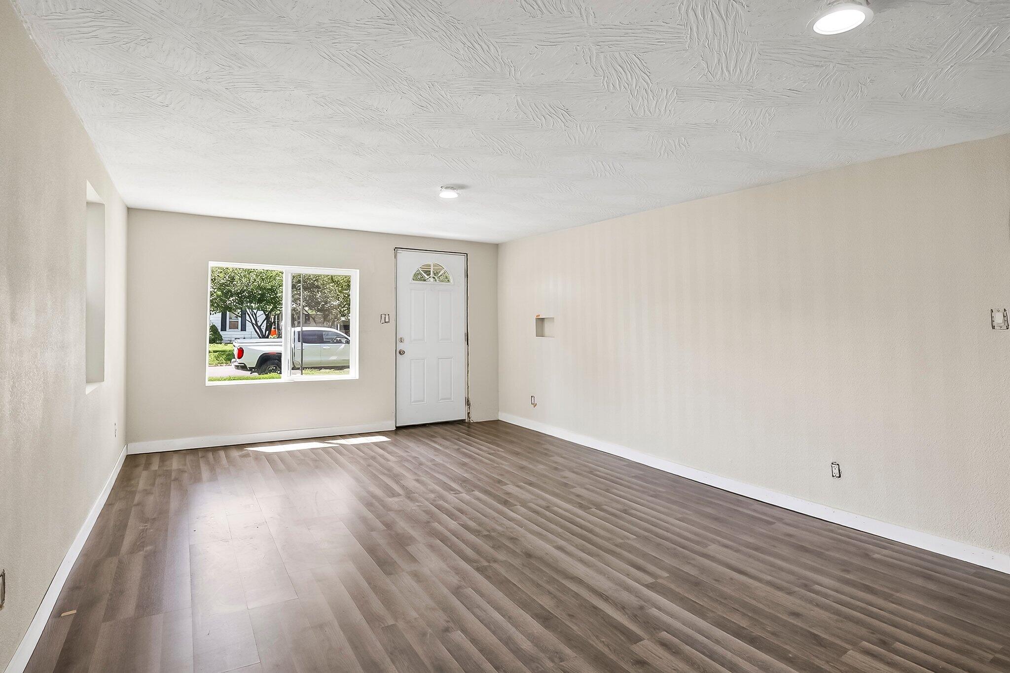 810 N West Avenue