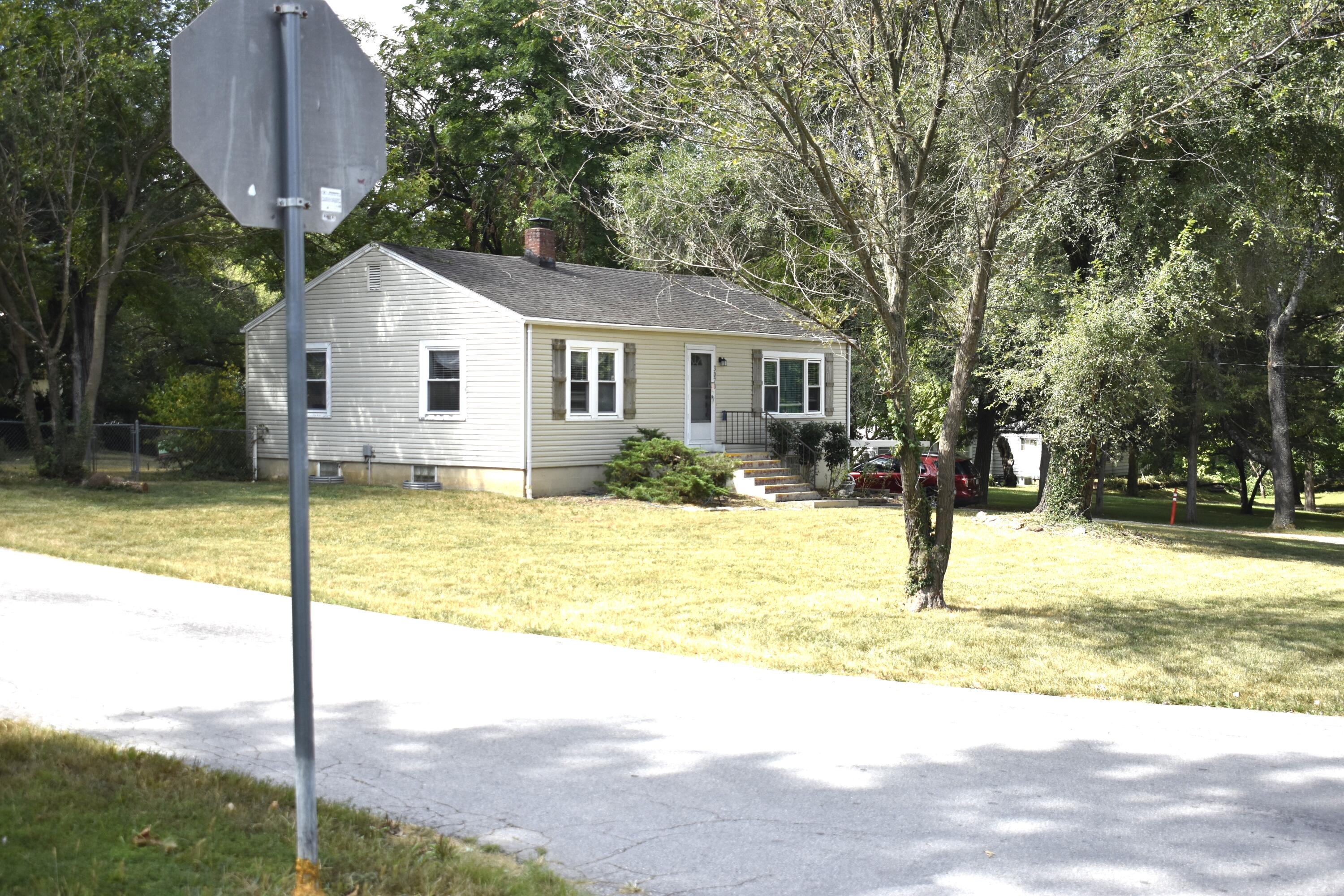 3070 E Beaumont Street