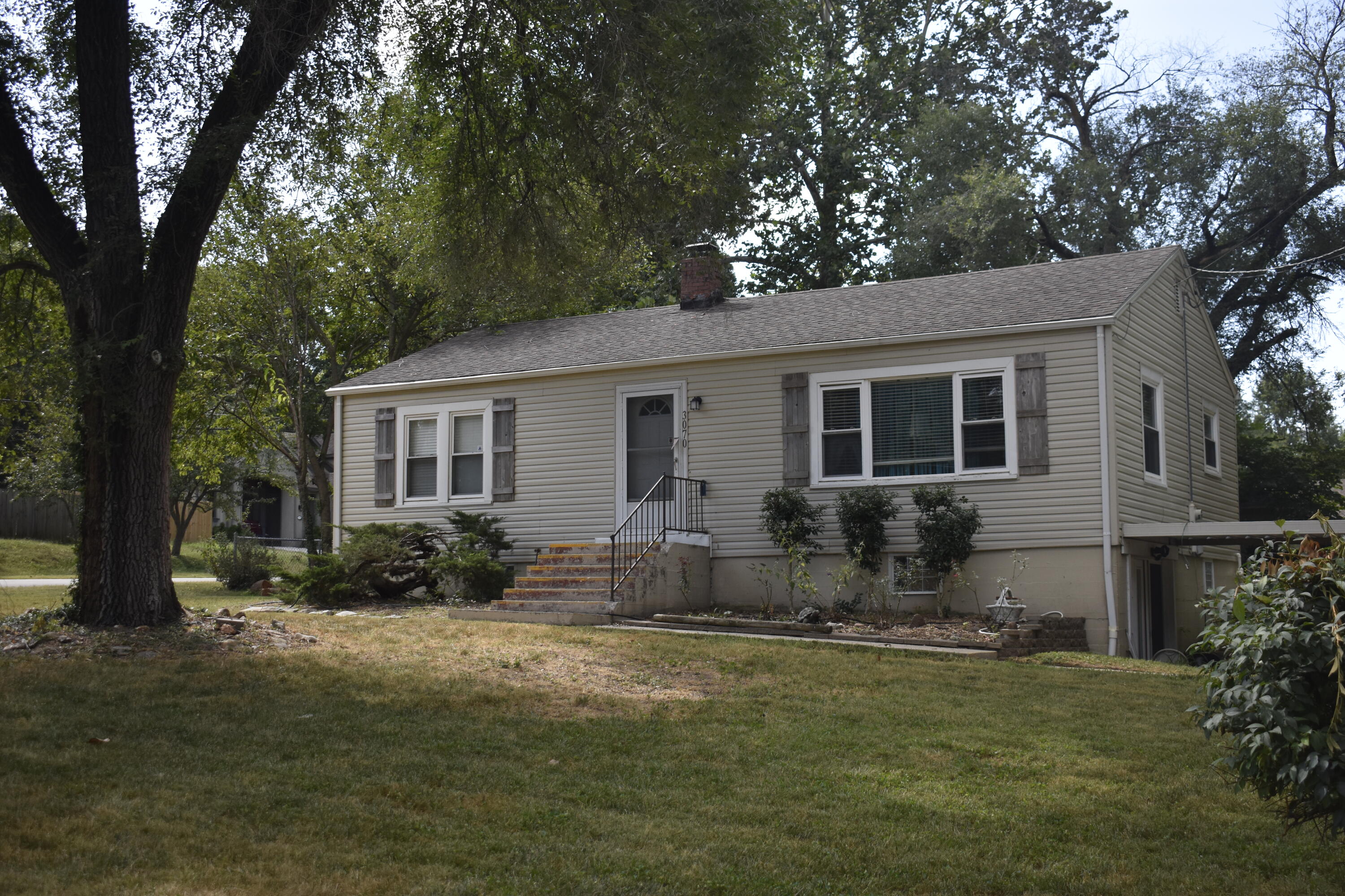 3070 E Beaumont Street