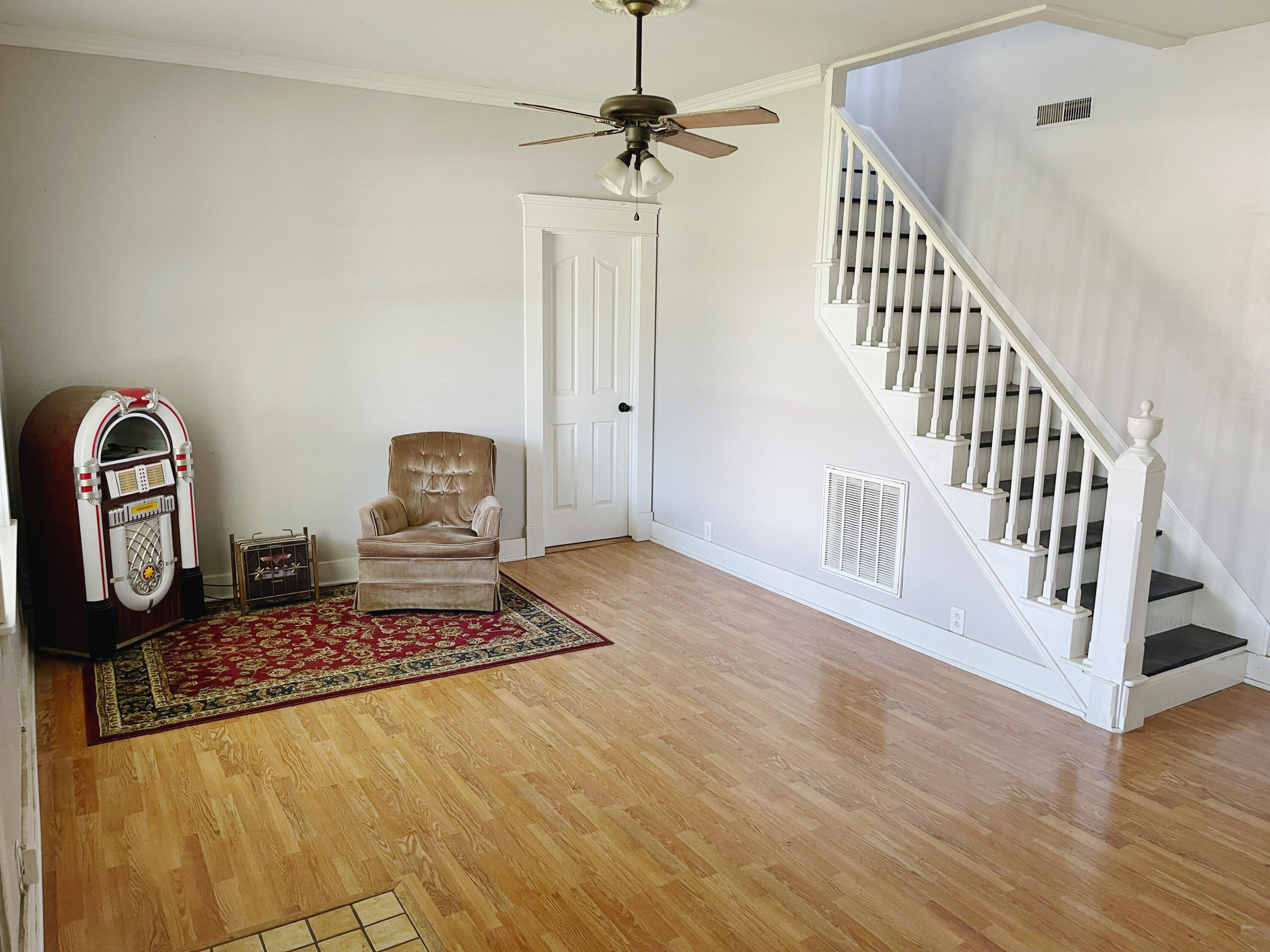203 E Prairie Lane