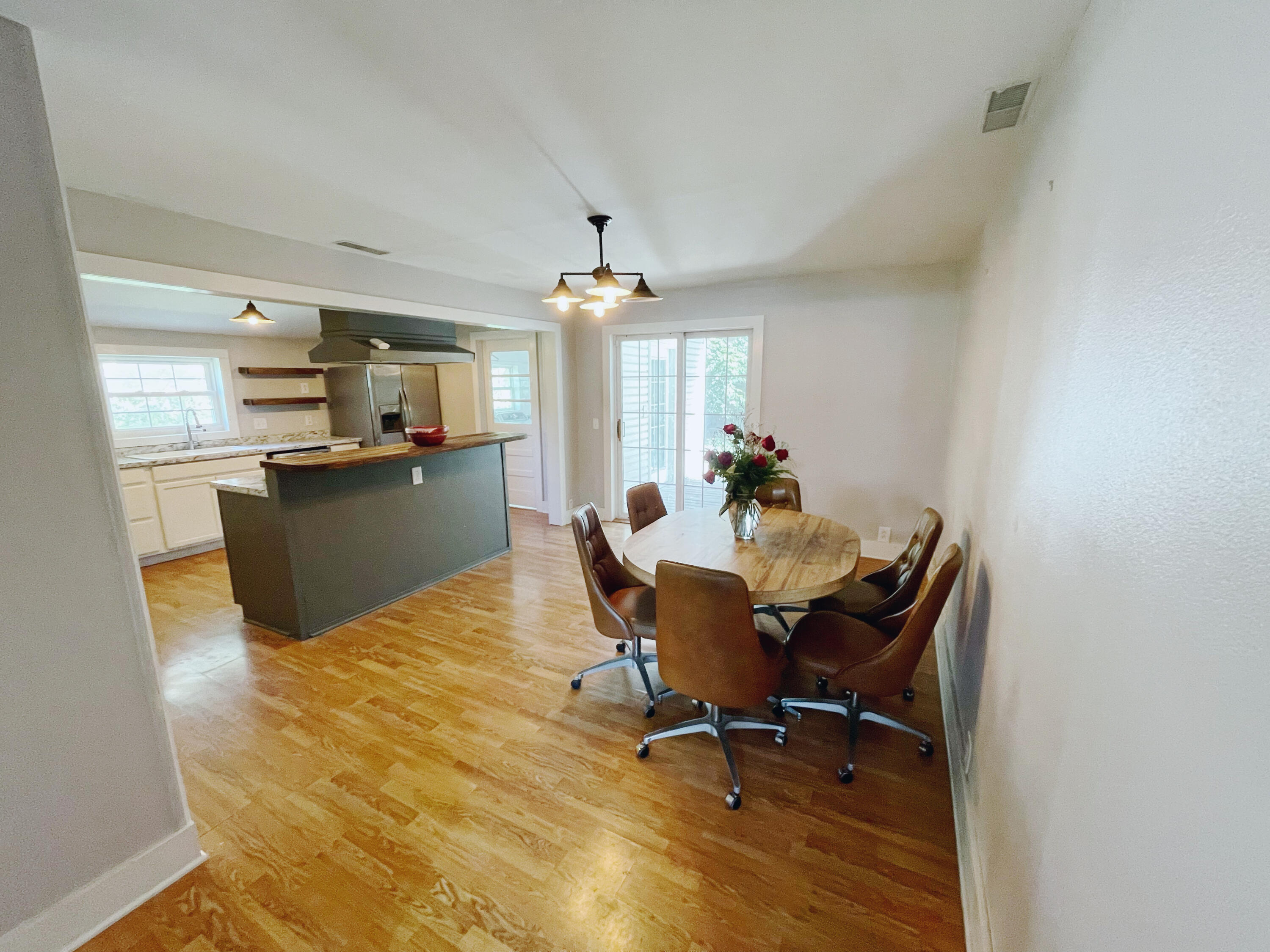 203 E Prairie Lane