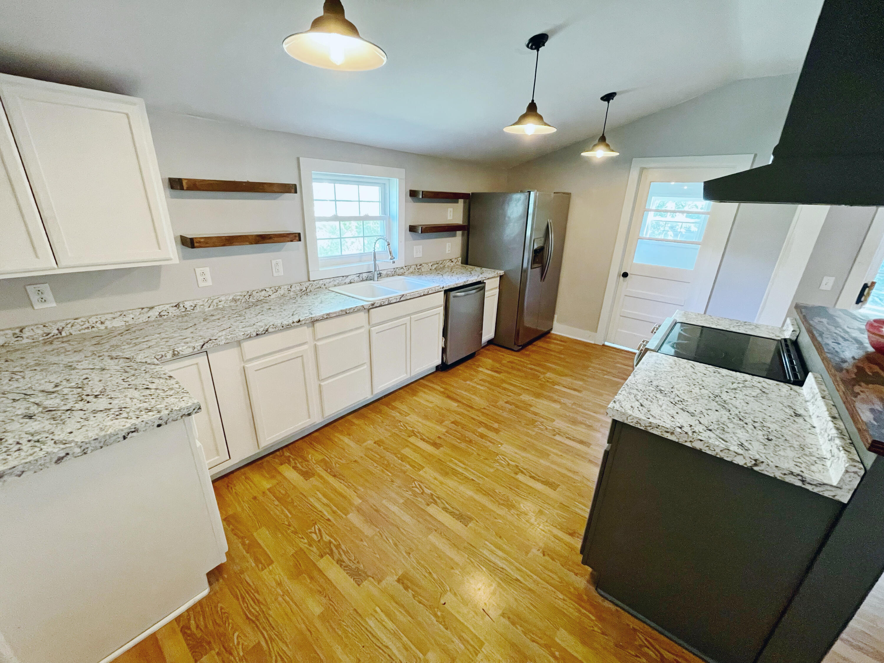 203 E Prairie Lane