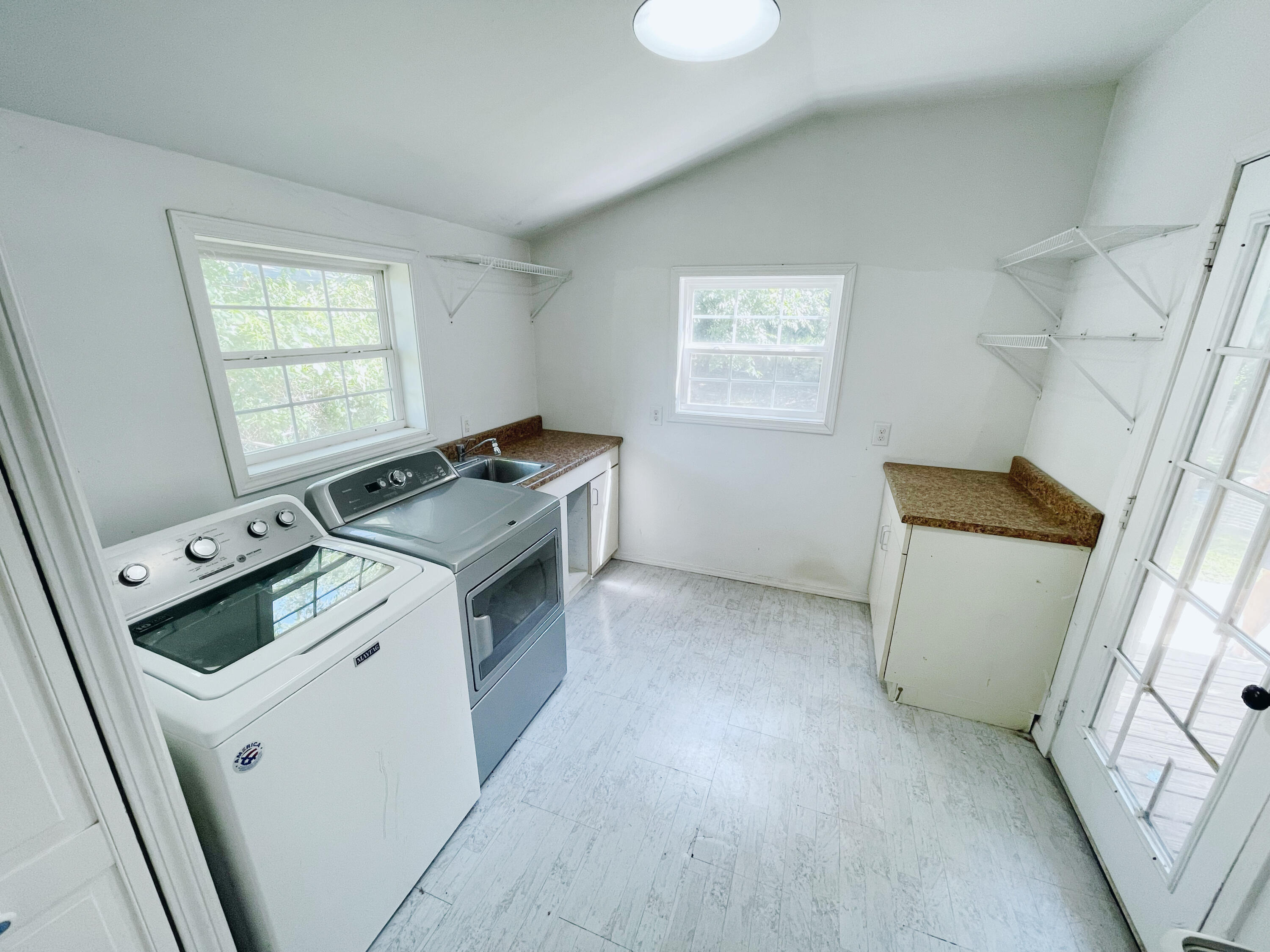 203 E Prairie Lane