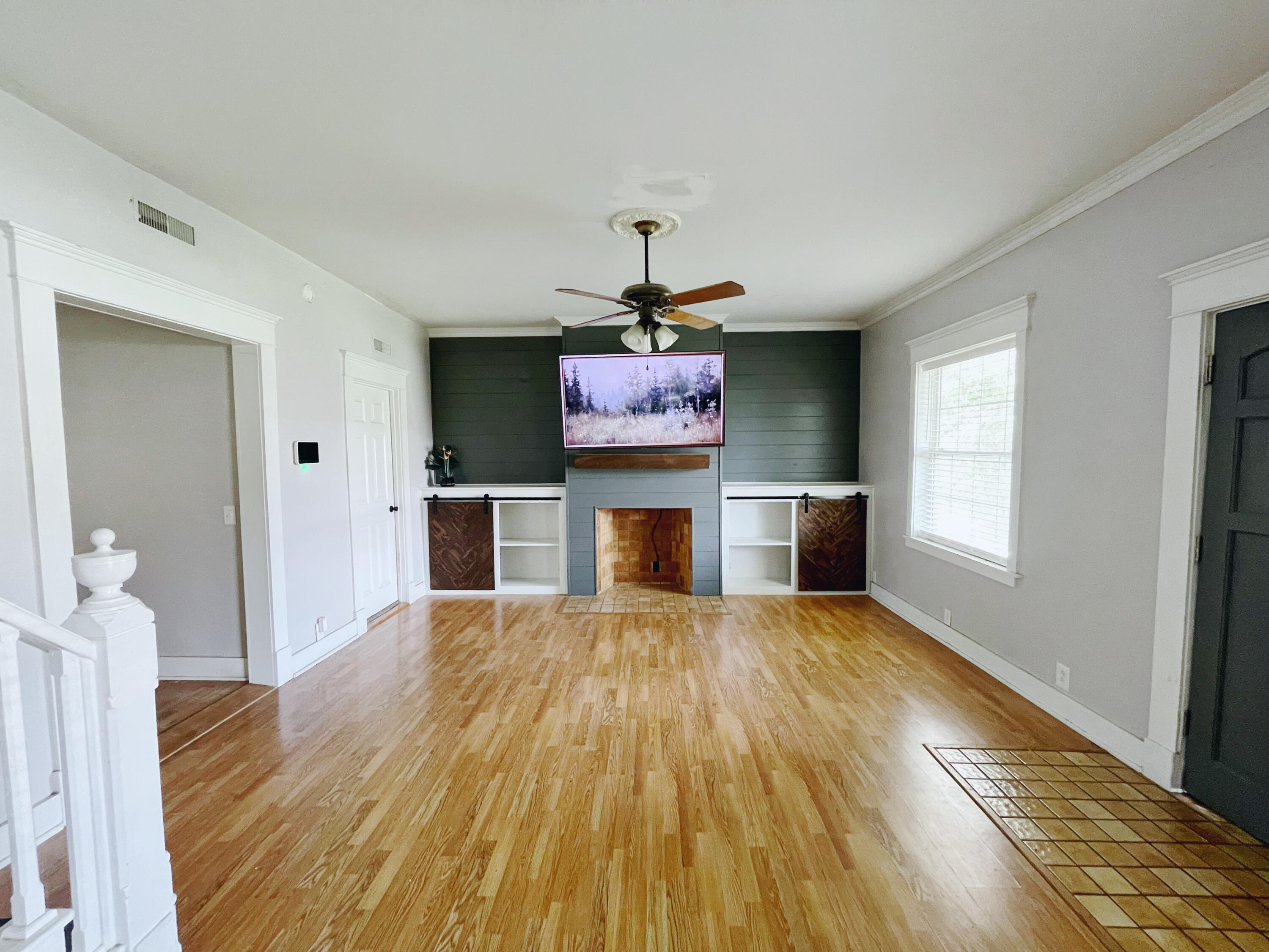 203 E Prairie Lane