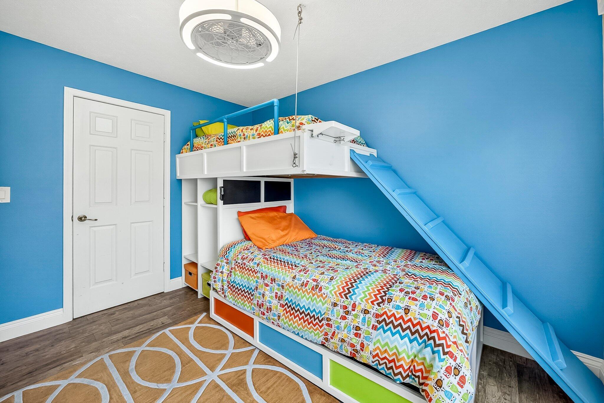 5342 S Tanager Avenue