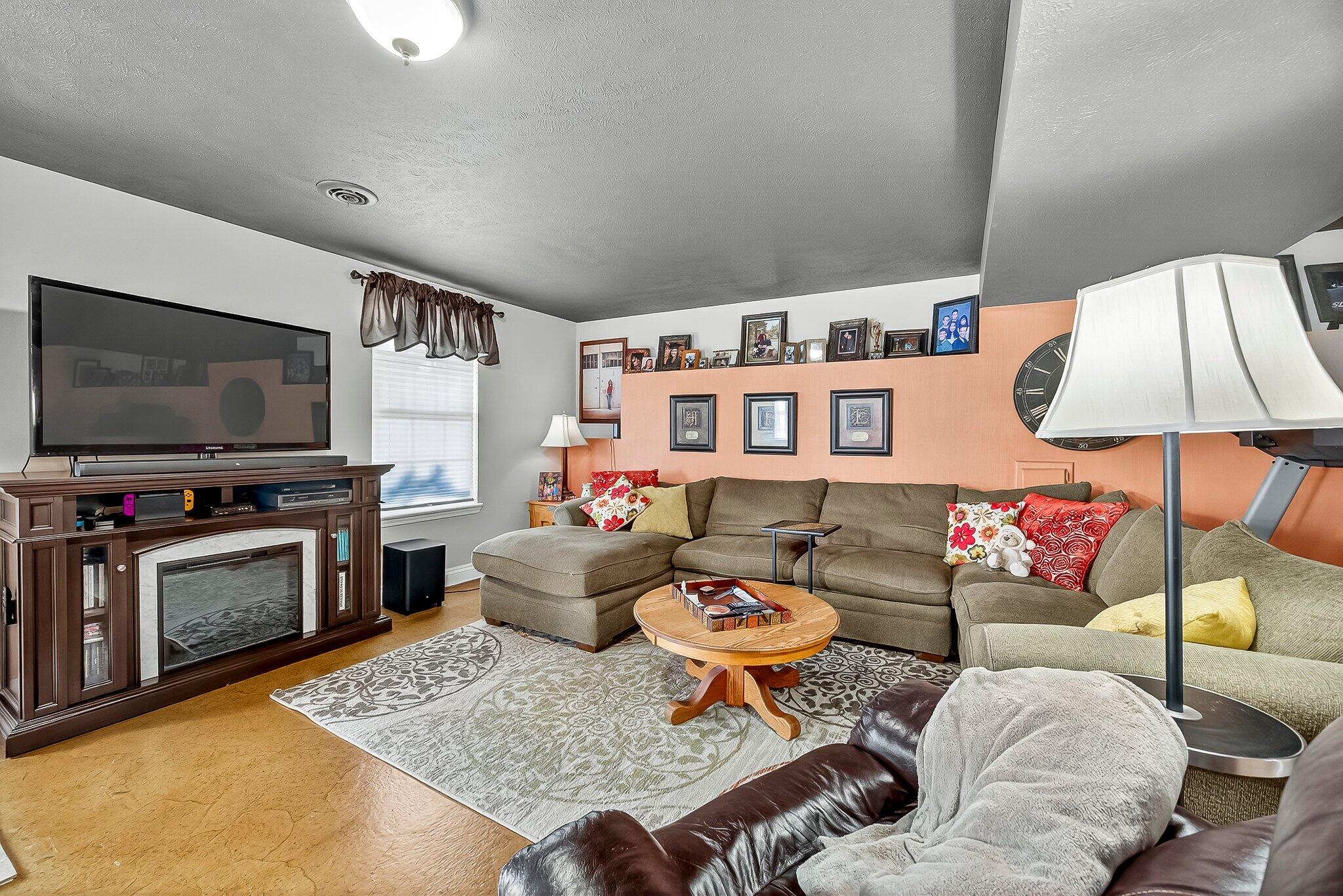 5342 S Tanager Avenue