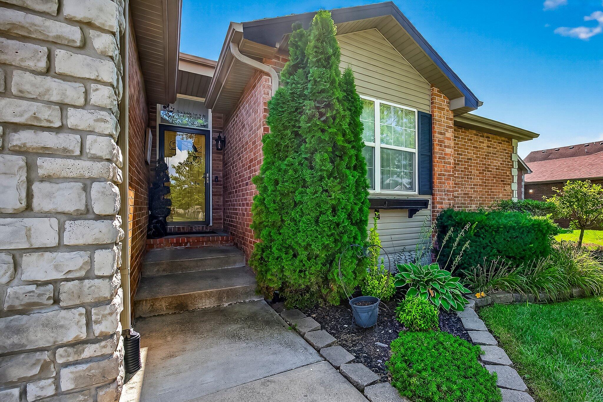 5342 S Tanager Avenue