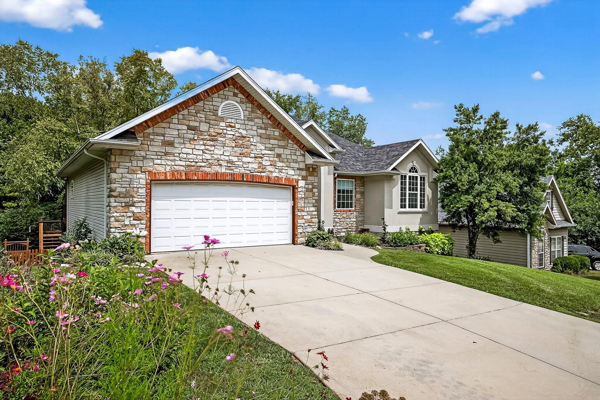 847 Brook Forest