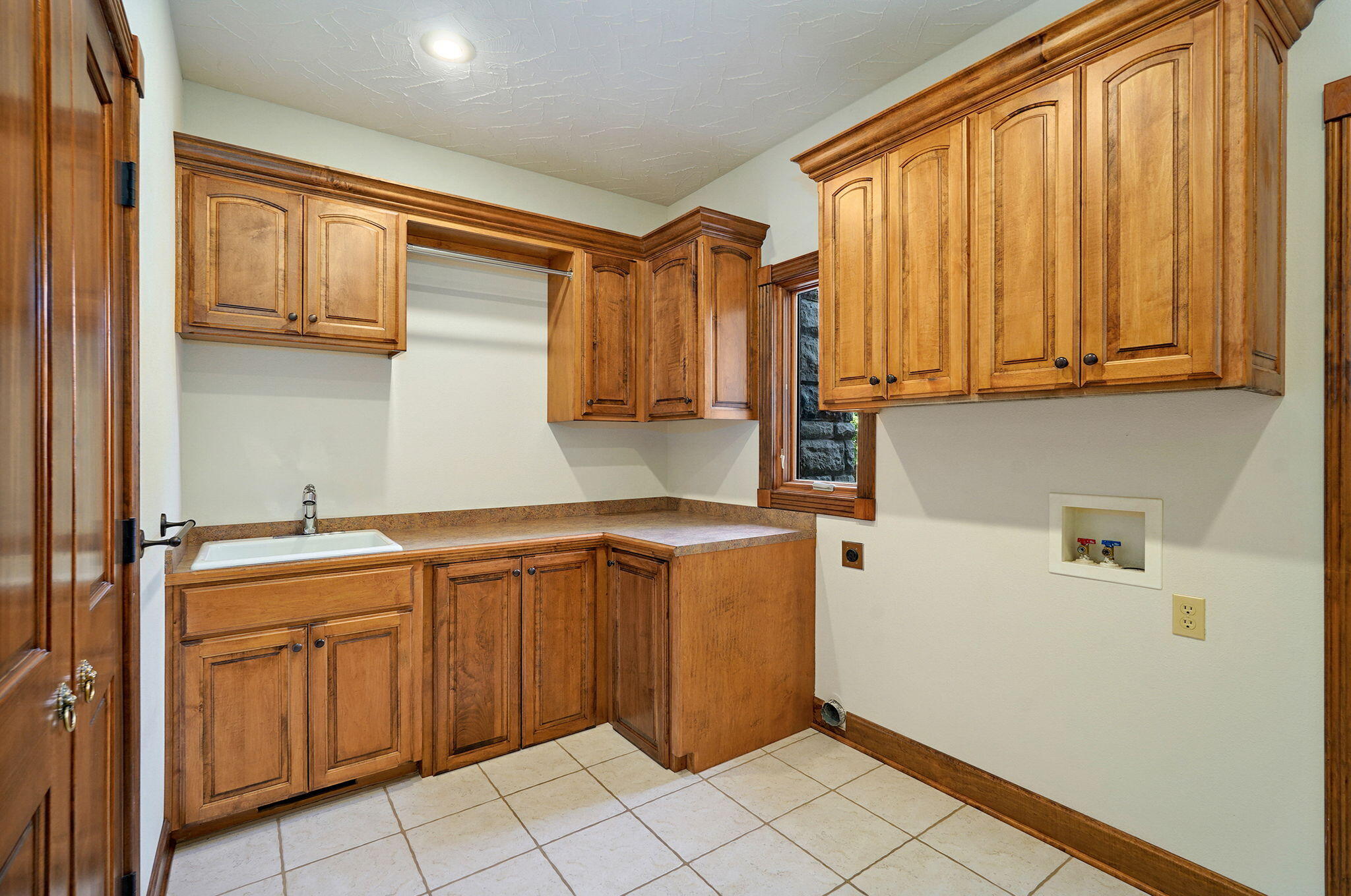 3912 E Windsmore Drive