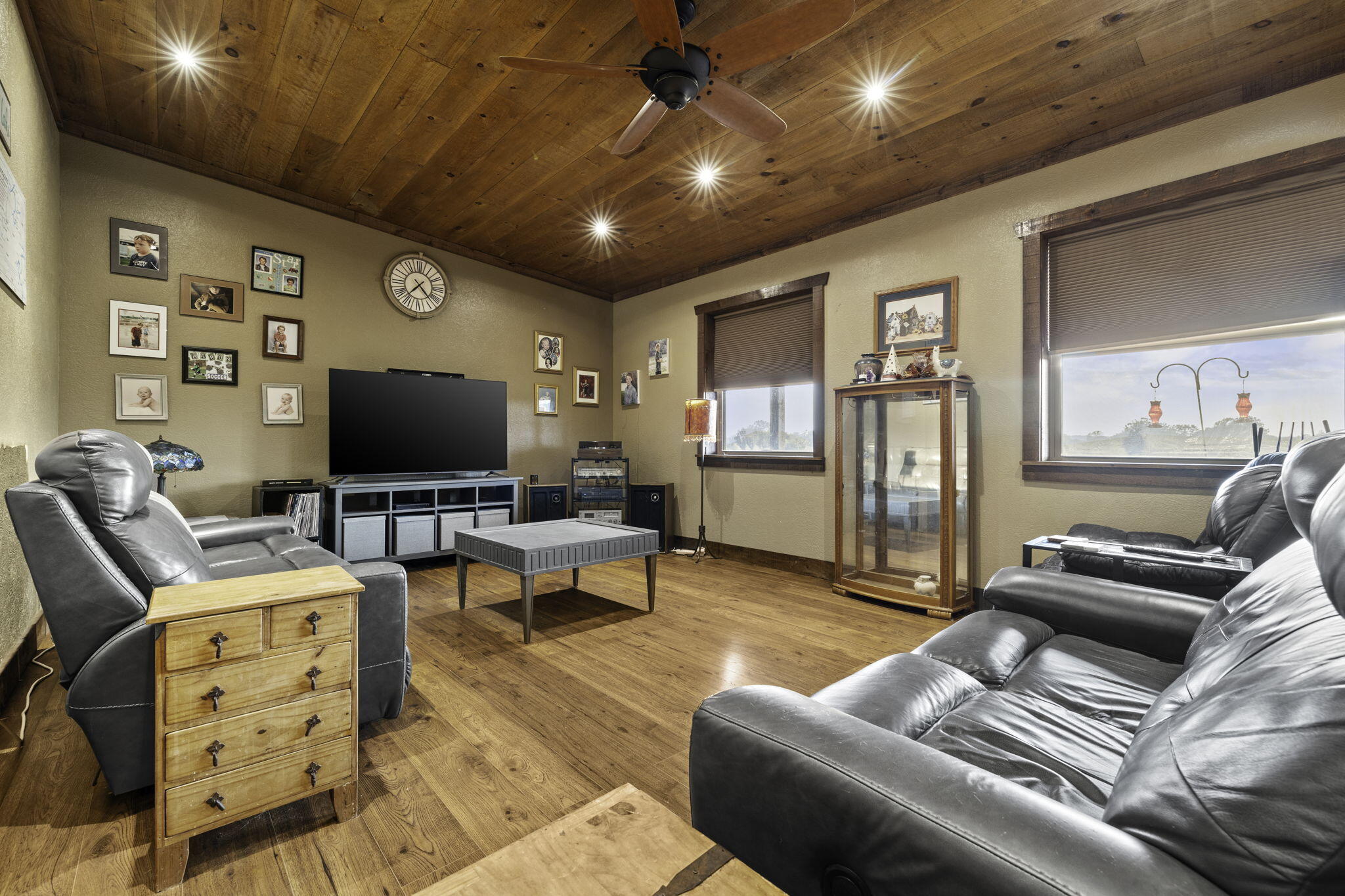 5156 Lawrence 1210