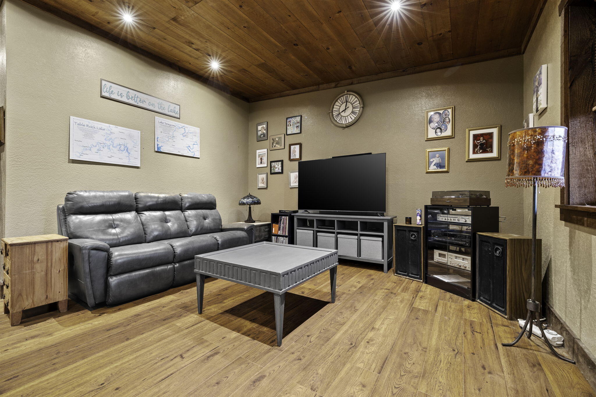 5156 Lawrence 1210