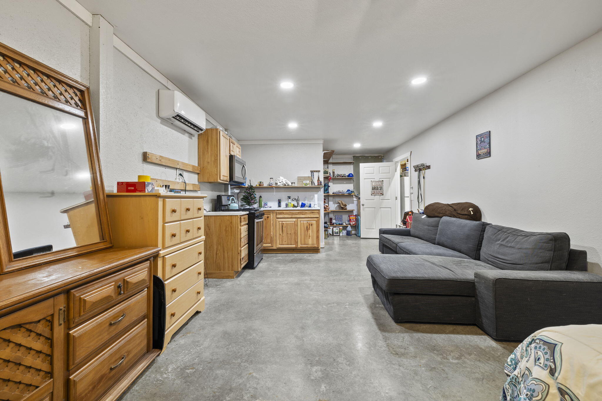 5156 Lawrence 1210