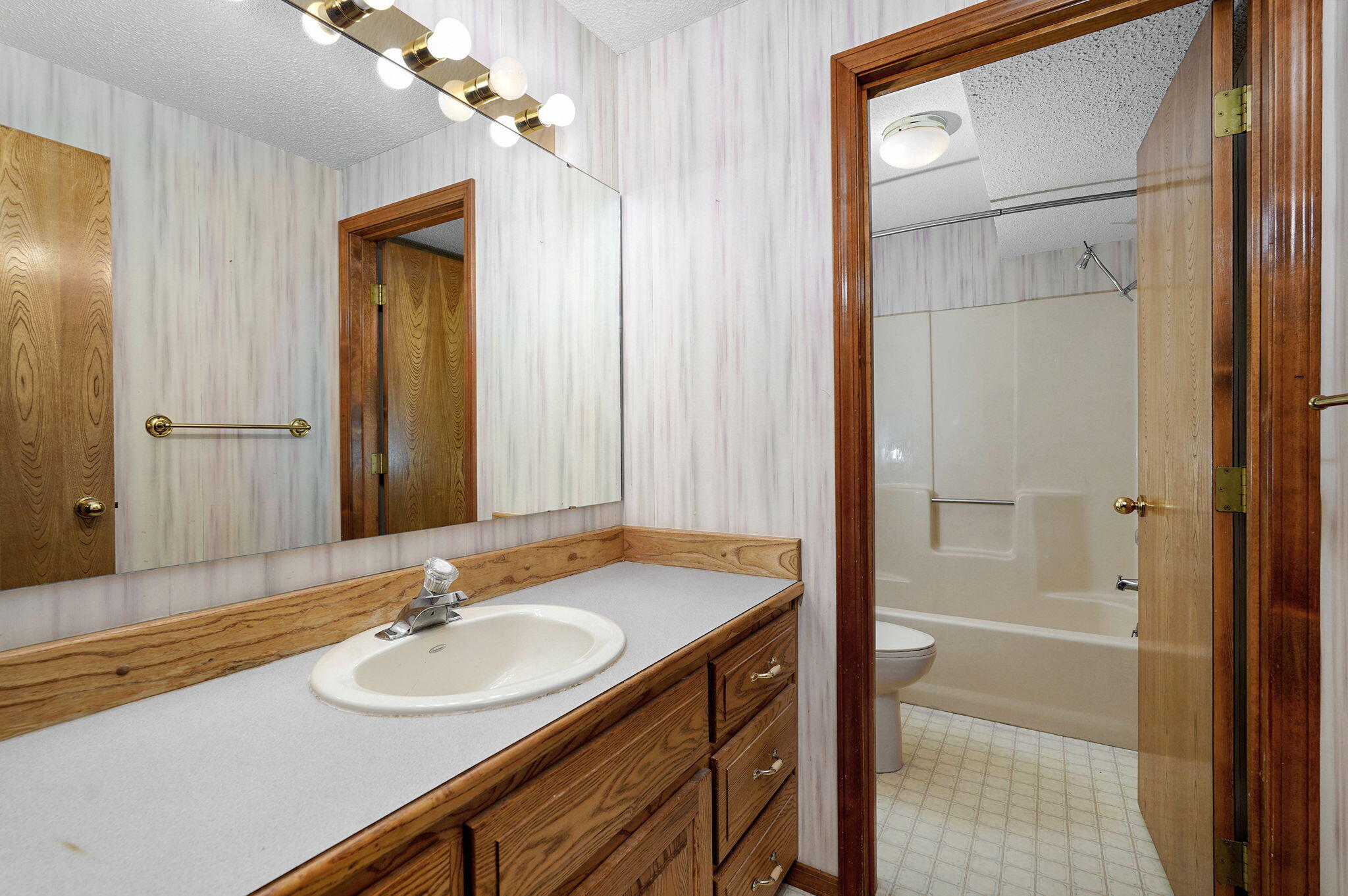 3616 N Temple Avenue