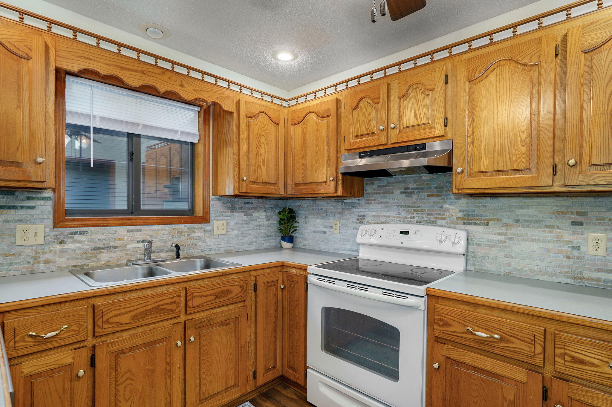 3616 N Temple Avenue