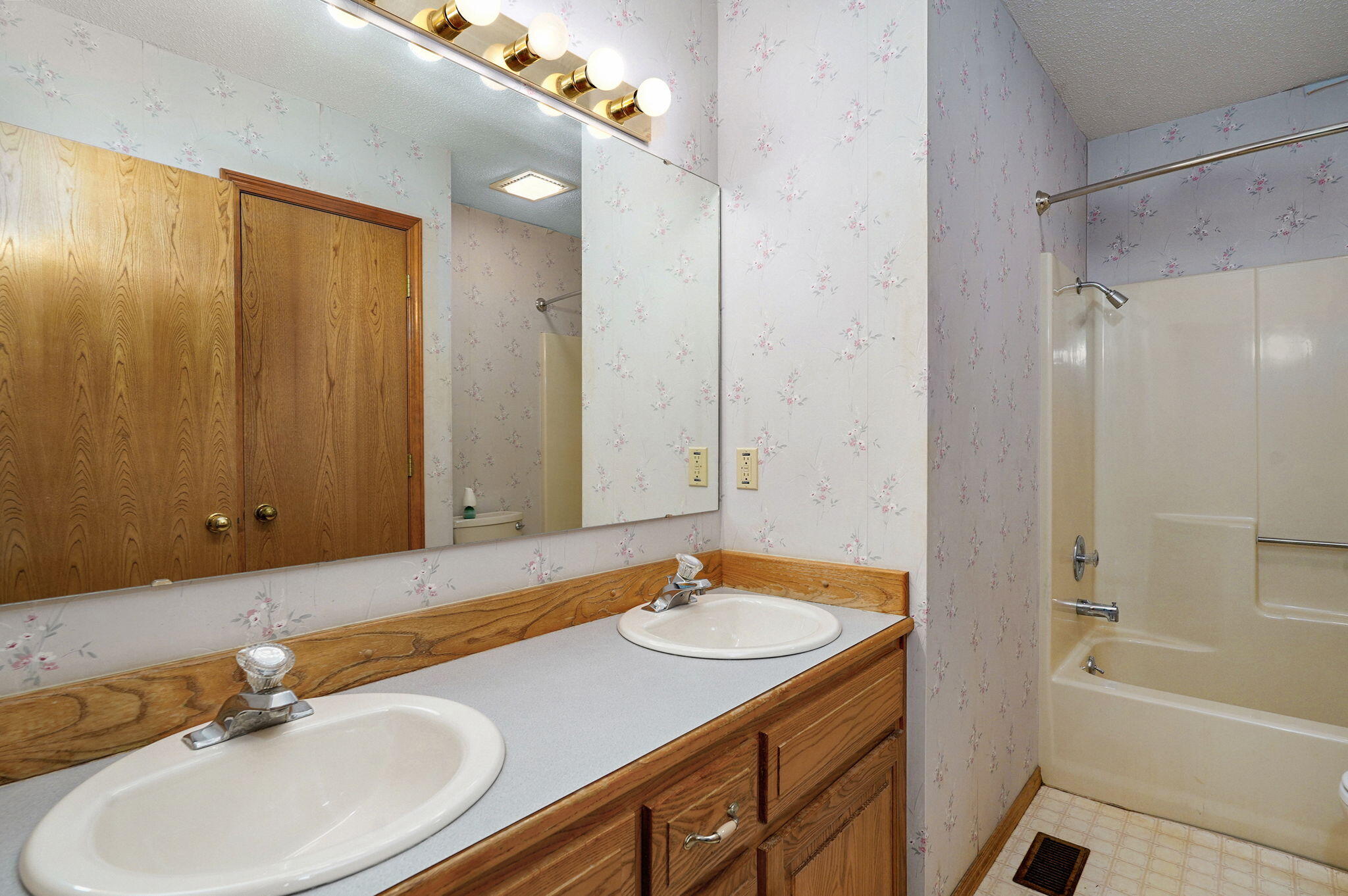 3616 N Temple Avenue