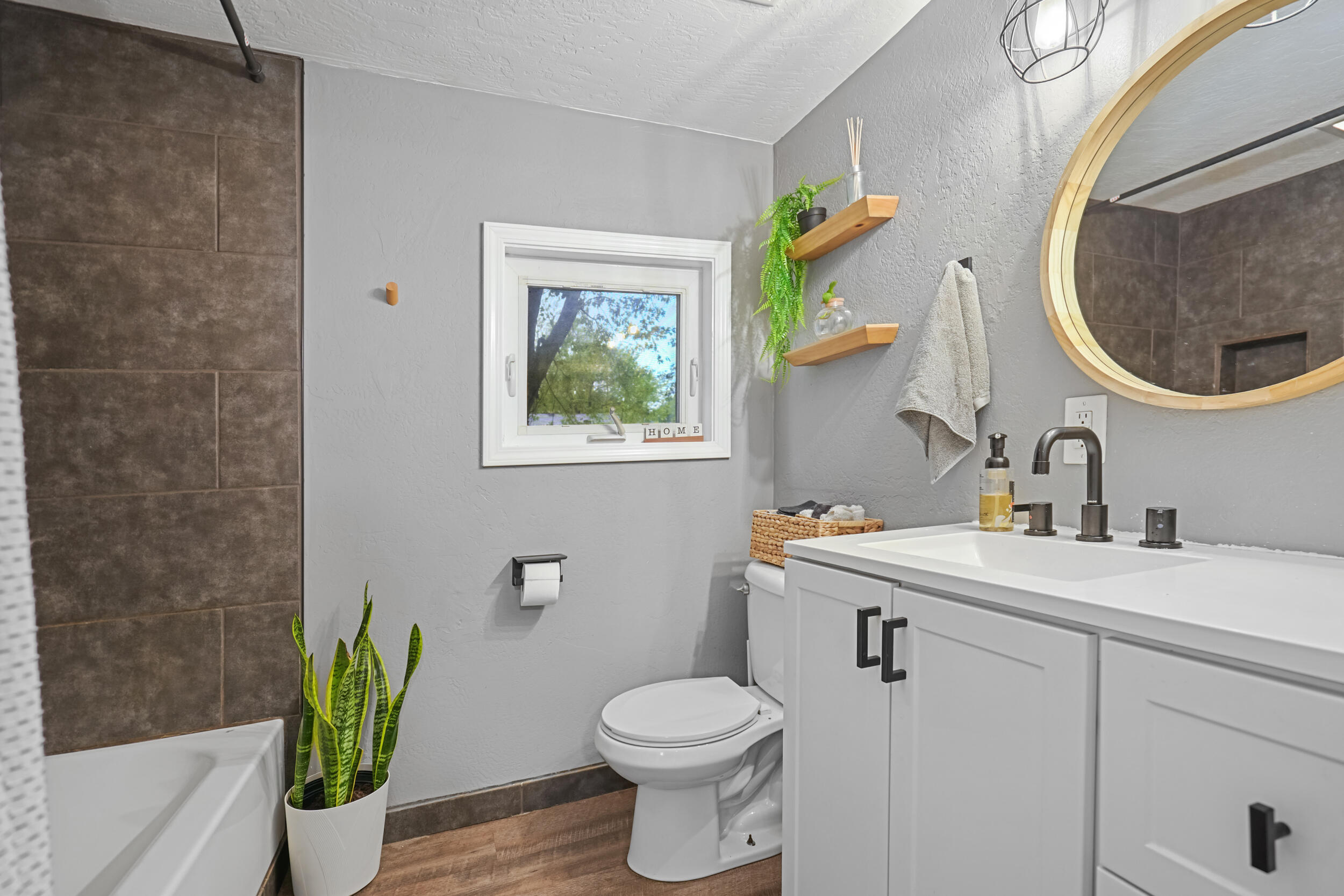 904 W Jackson Street