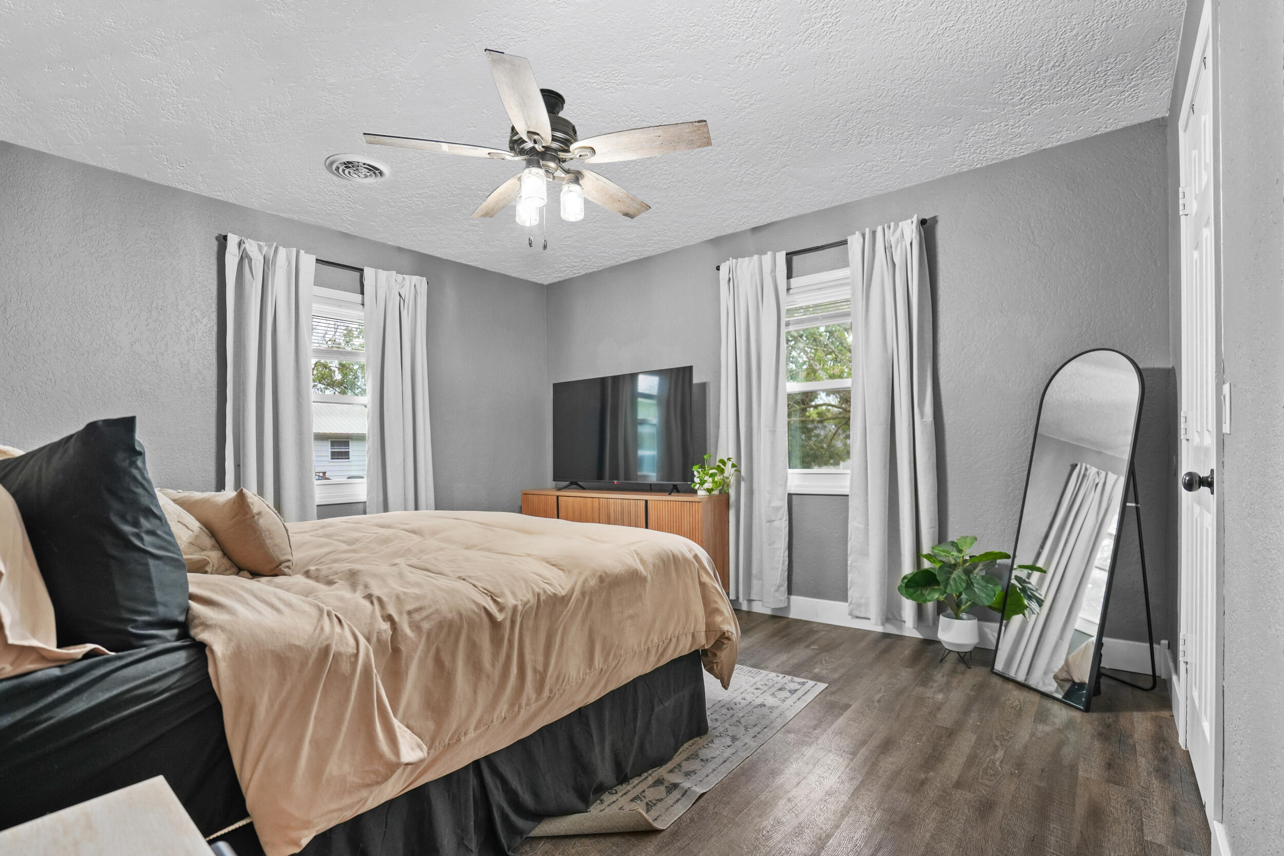 904 W Jackson Street