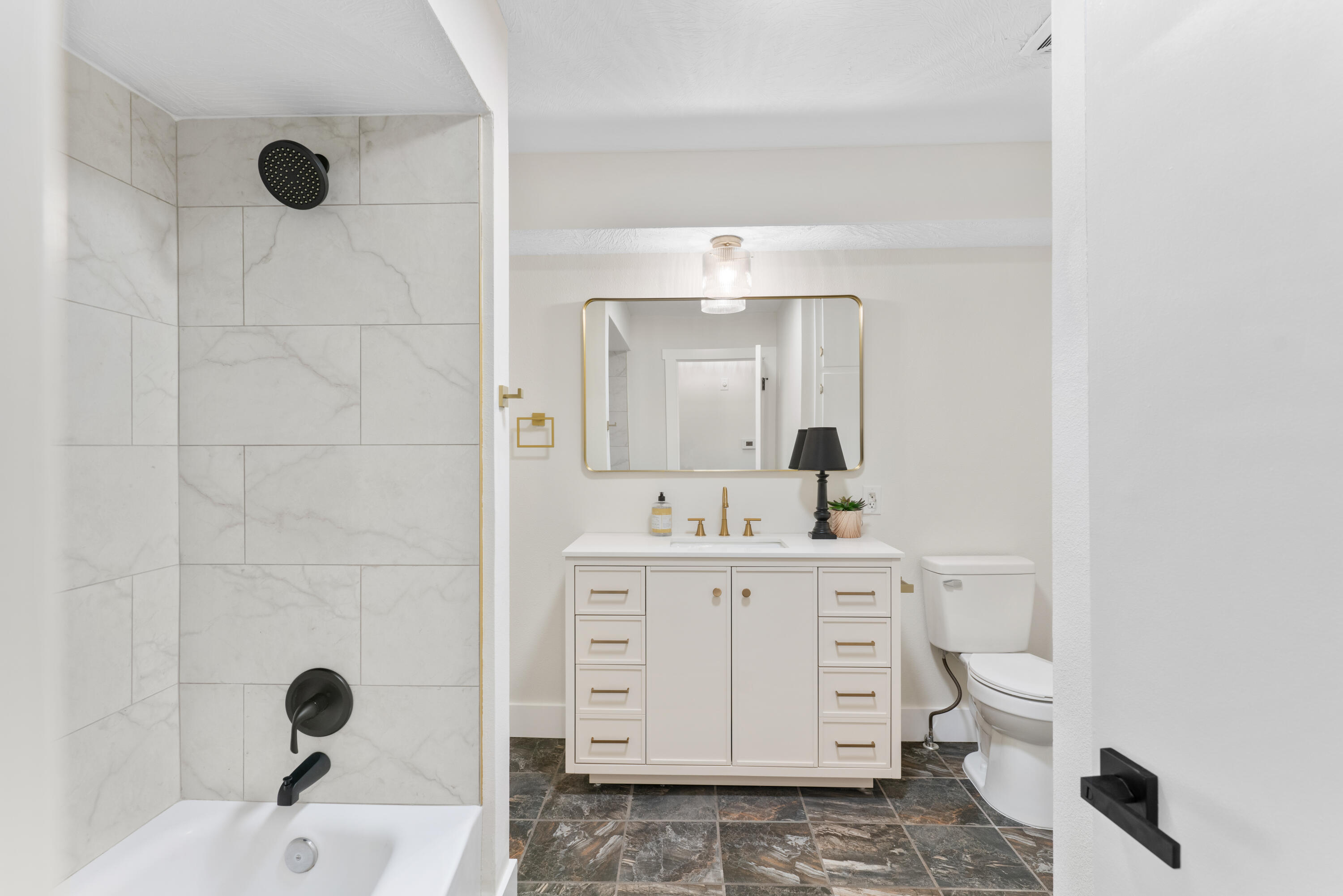 5112 S Cloverdale Lane