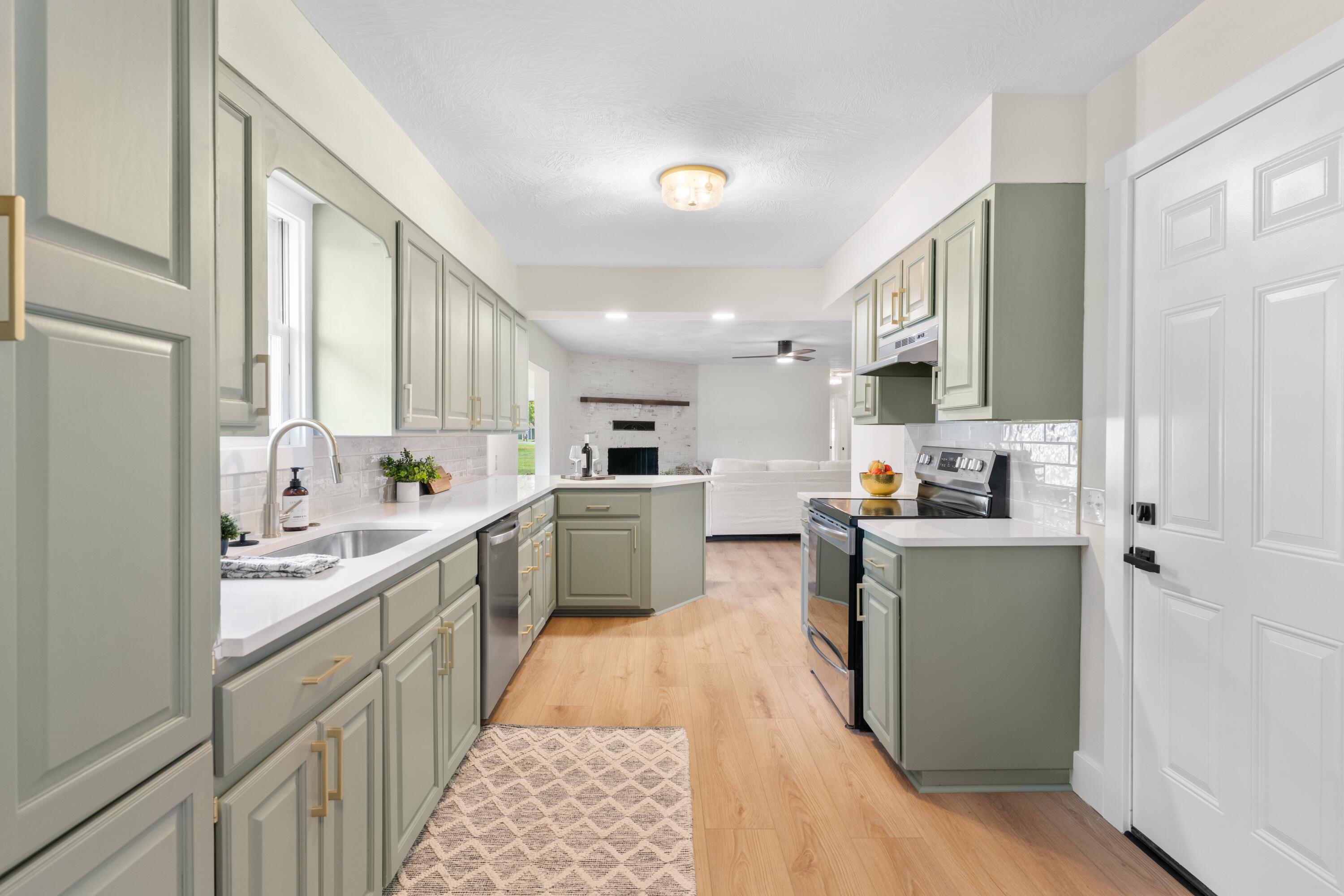 5112 S Cloverdale Lane