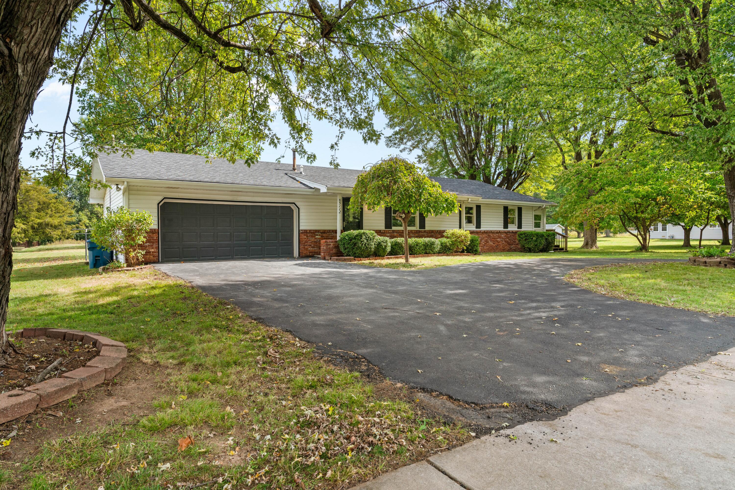5112 S Cloverdale Lane