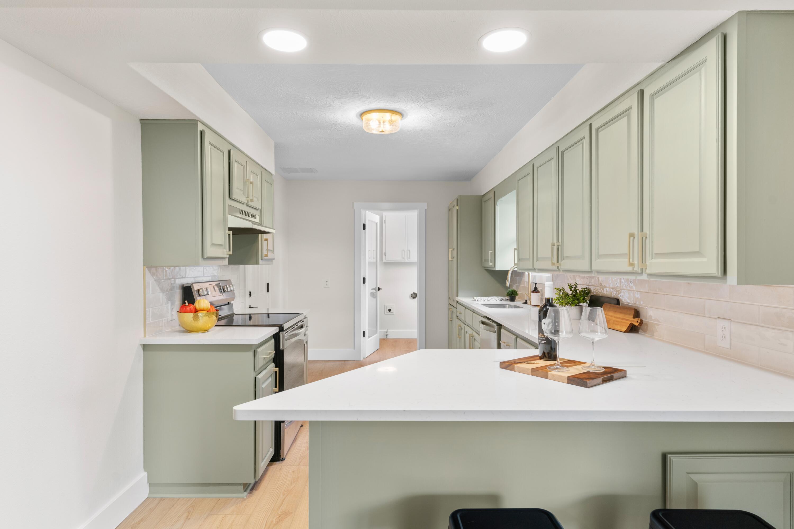 5112 S Cloverdale Lane