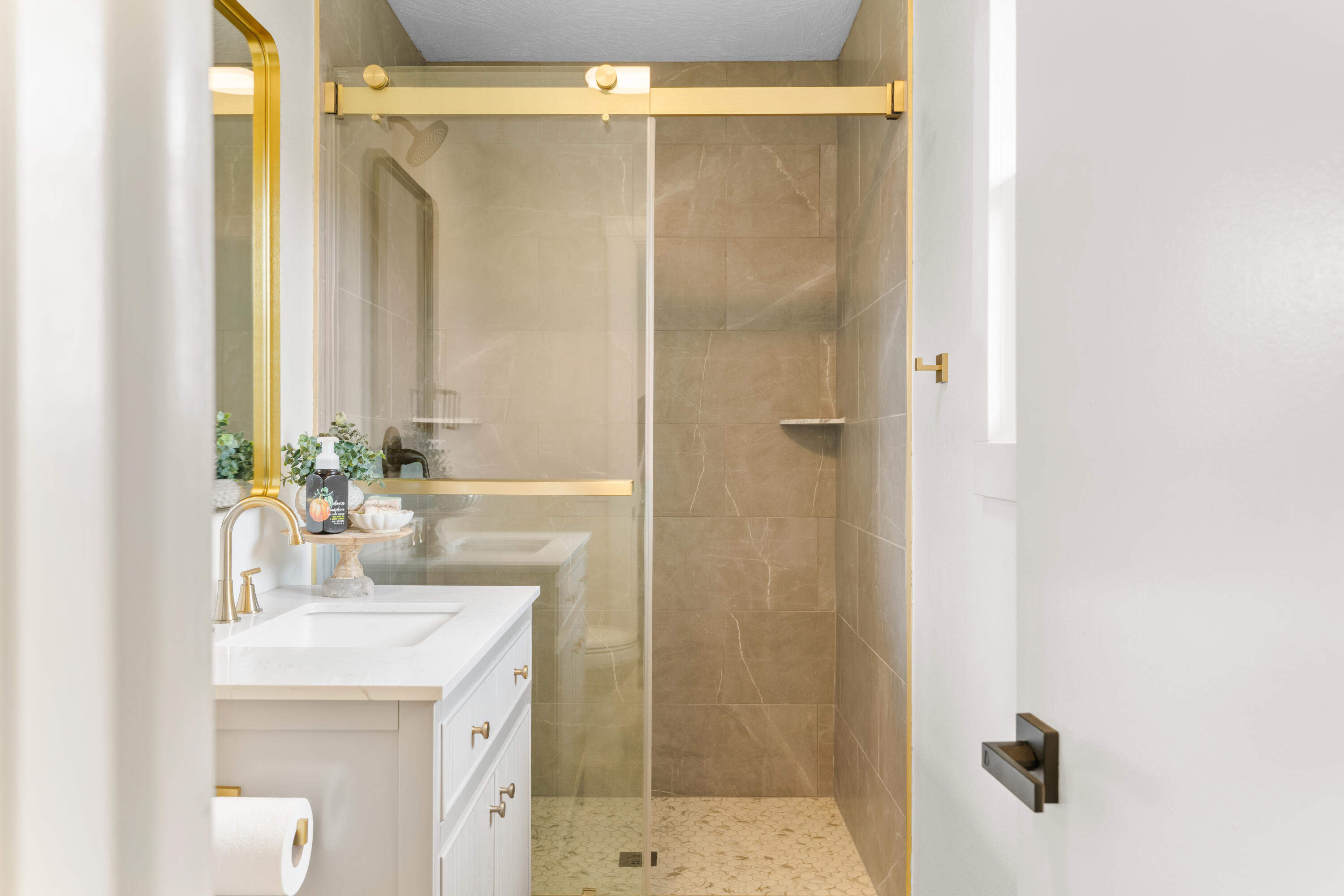 5112 S Cloverdale Lane