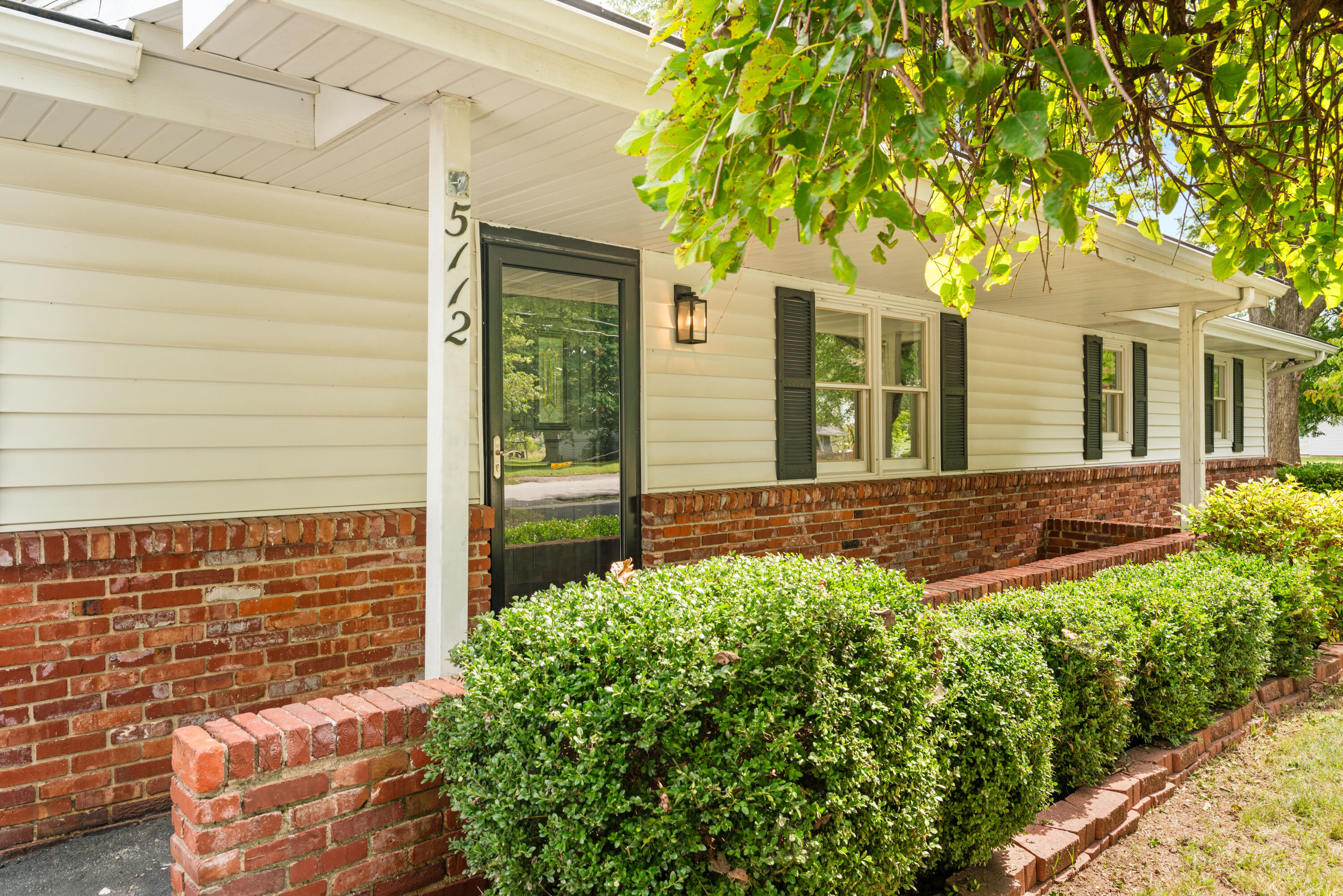 5112 S Cloverdale Lane