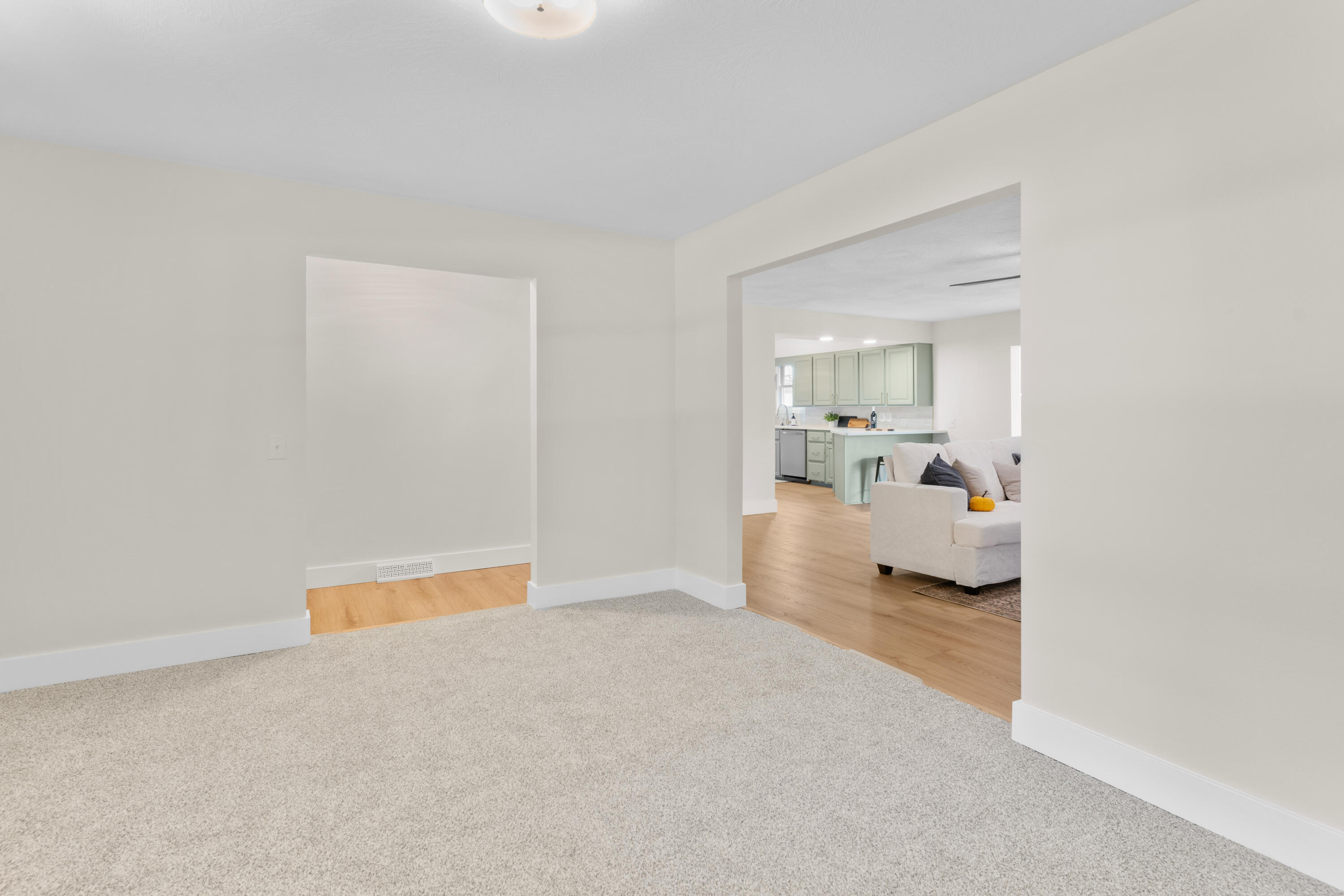 5112 S Cloverdale Lane
