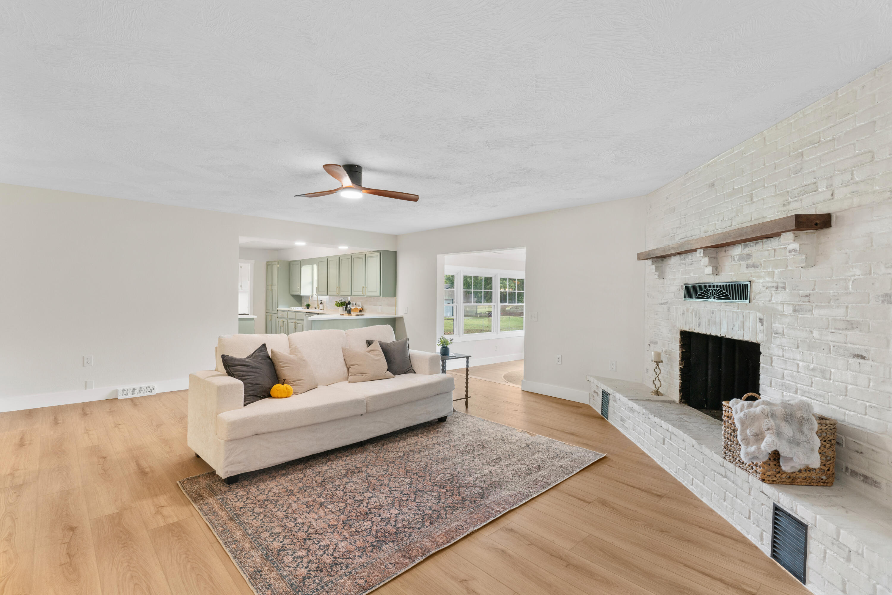5112 S Cloverdale Lane