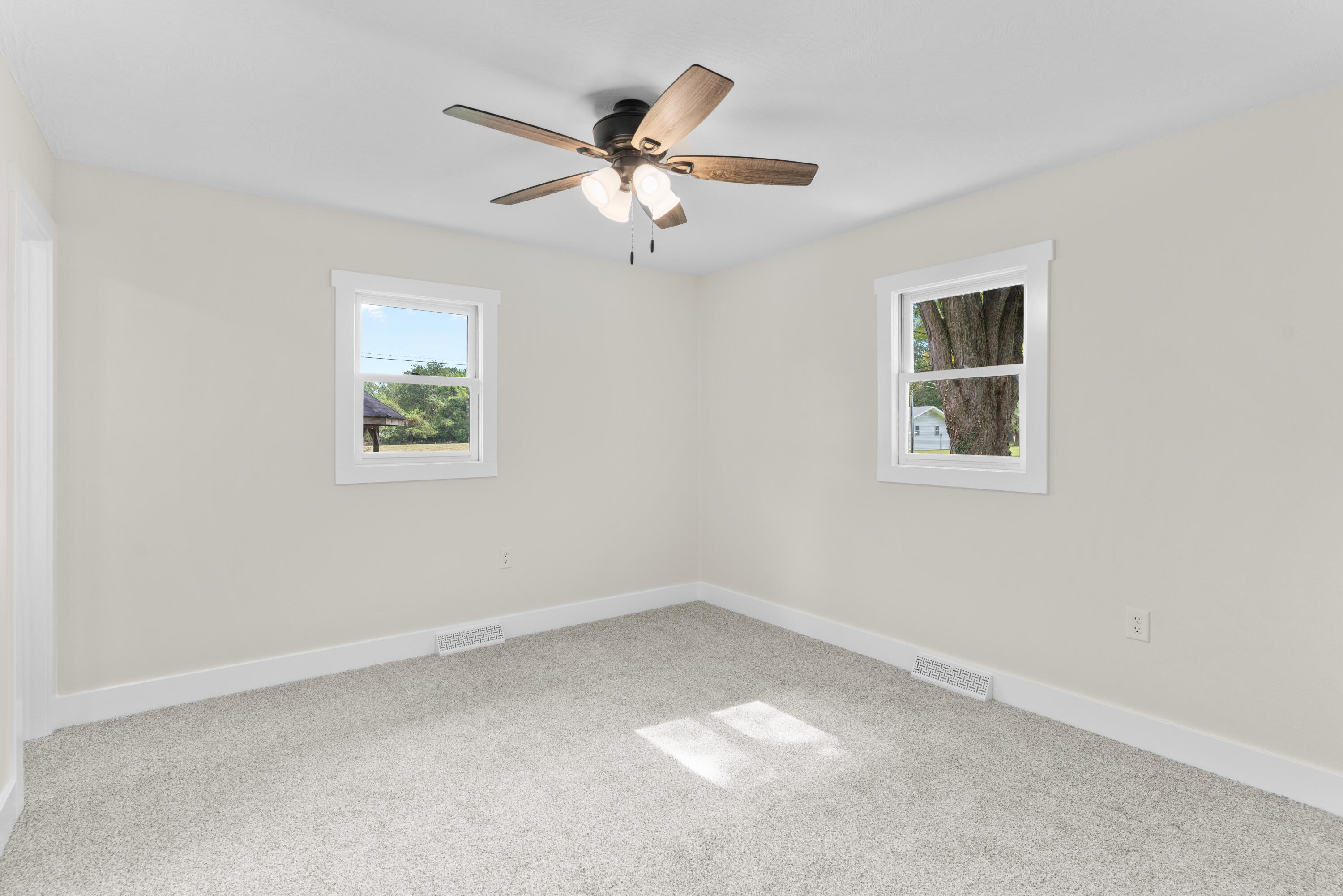 5112 S Cloverdale Lane