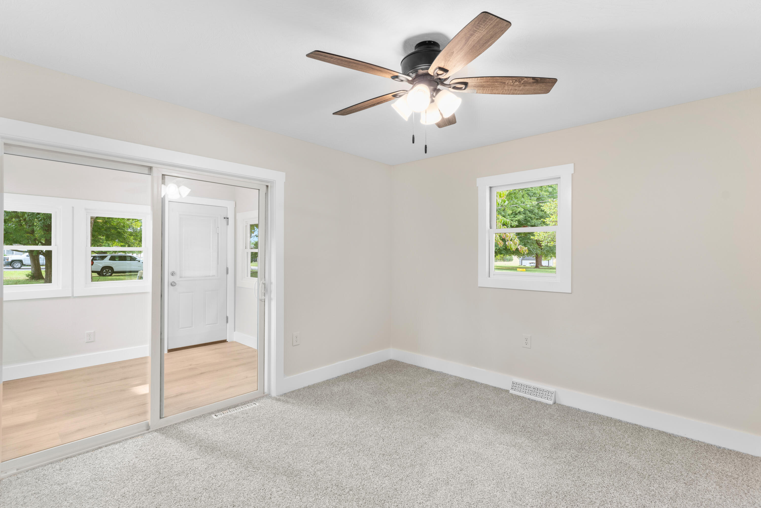 5112 S Cloverdale Lane