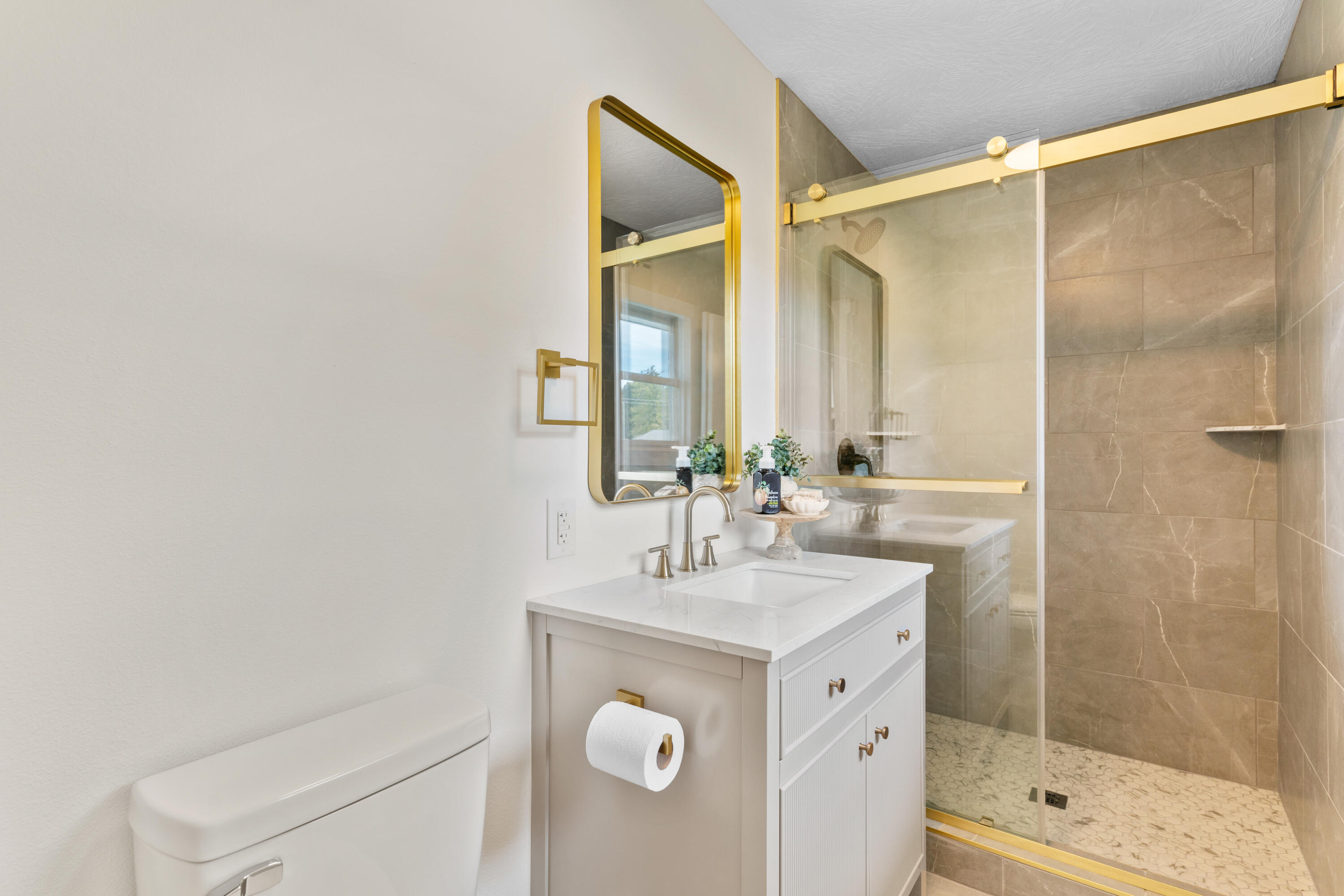 5112 S Cloverdale Lane