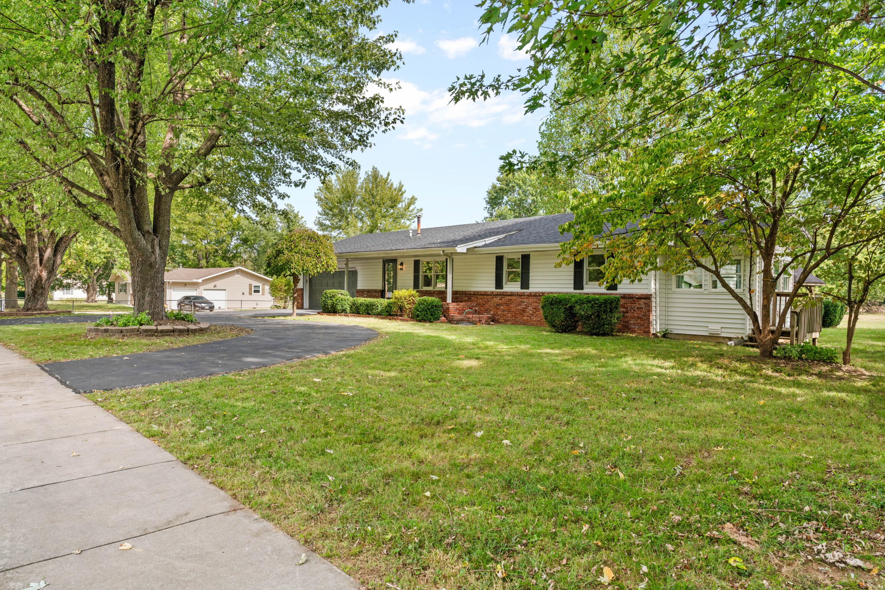 5112 S Cloverdale Lane