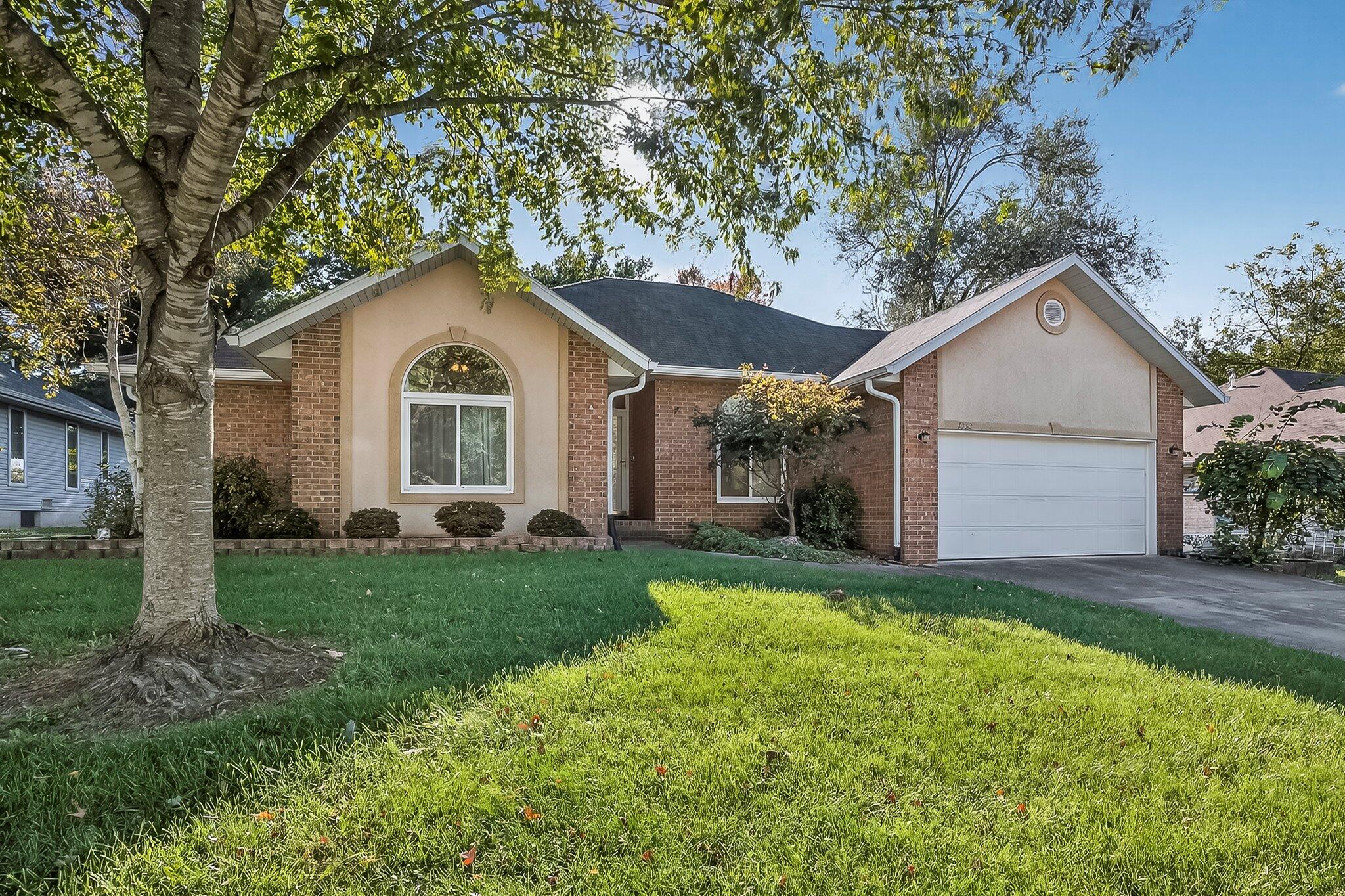 1352 W Vancouver Street