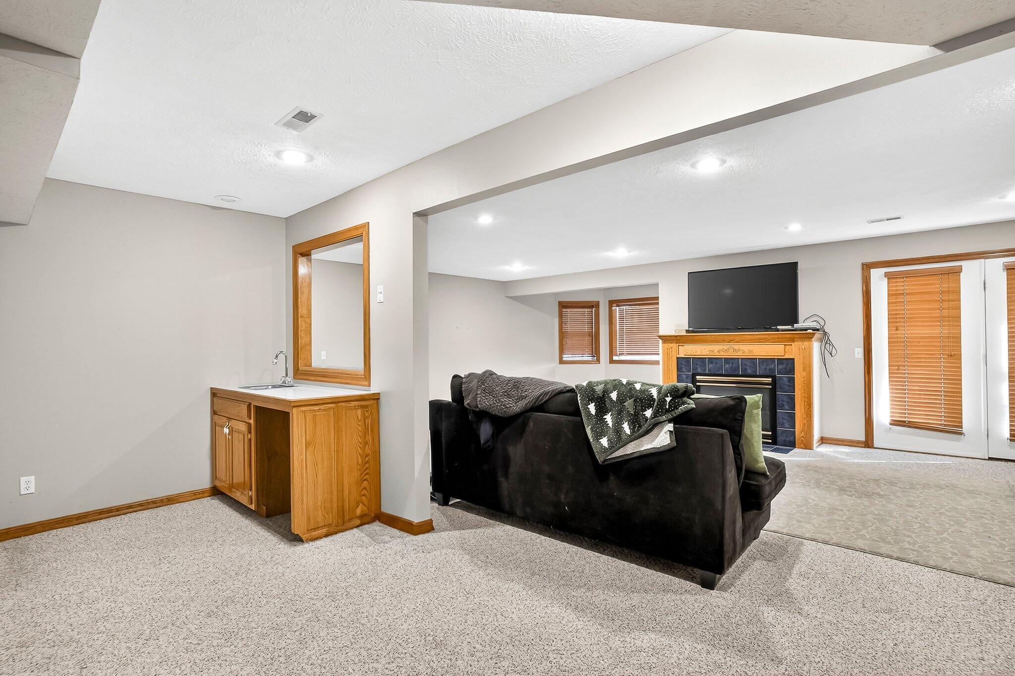 904 E Elizabeth Street