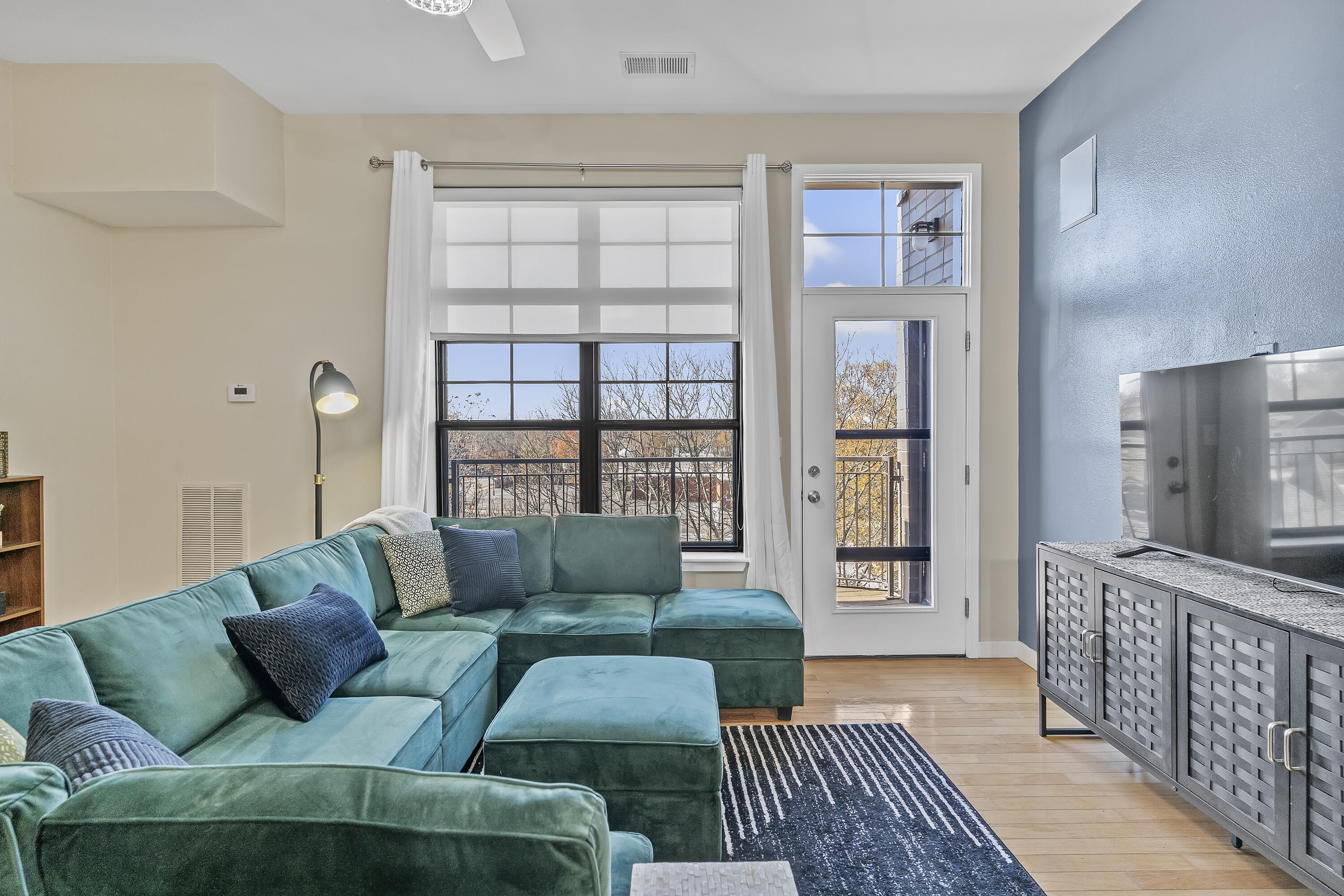 623 W Walnut Street Unit: 407