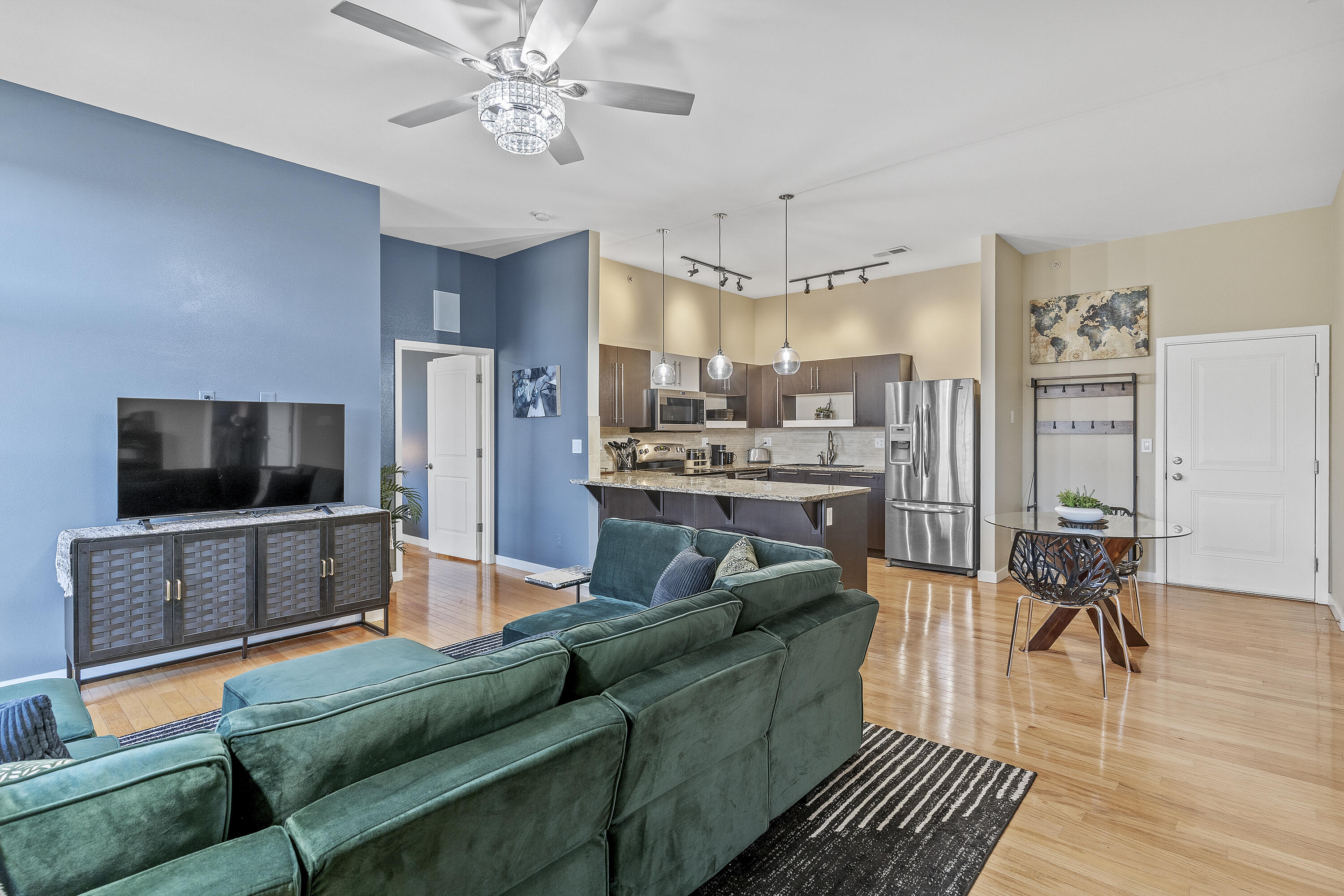 623 W Walnut Street Unit: 407